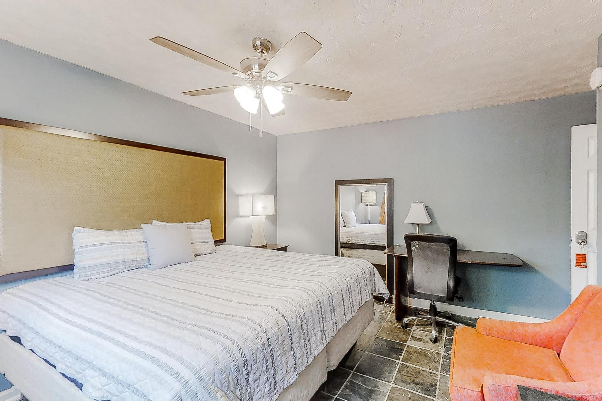 bedroom, detected: ceiling fan, bed