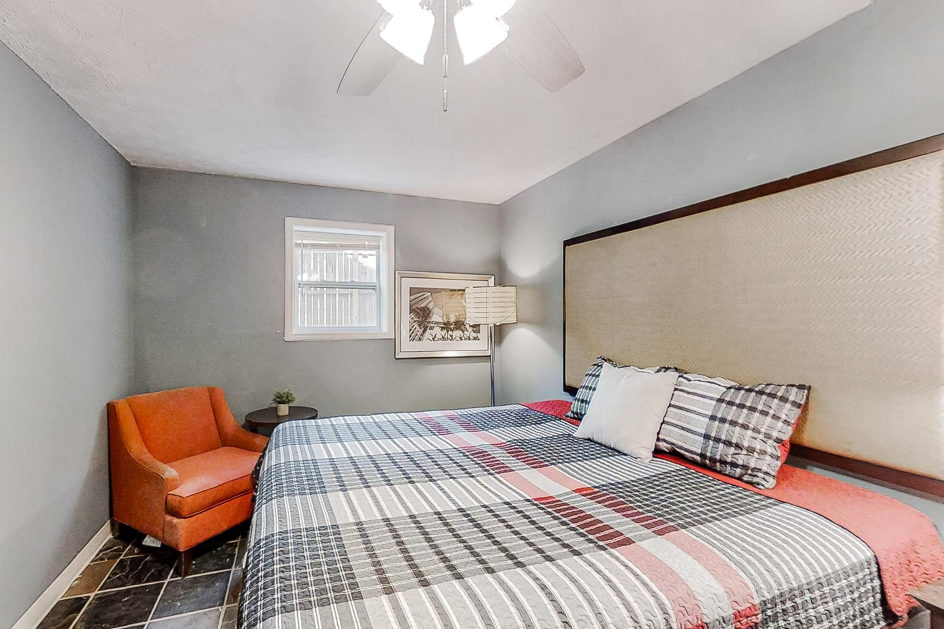 bedroom, detected: bed, window blind