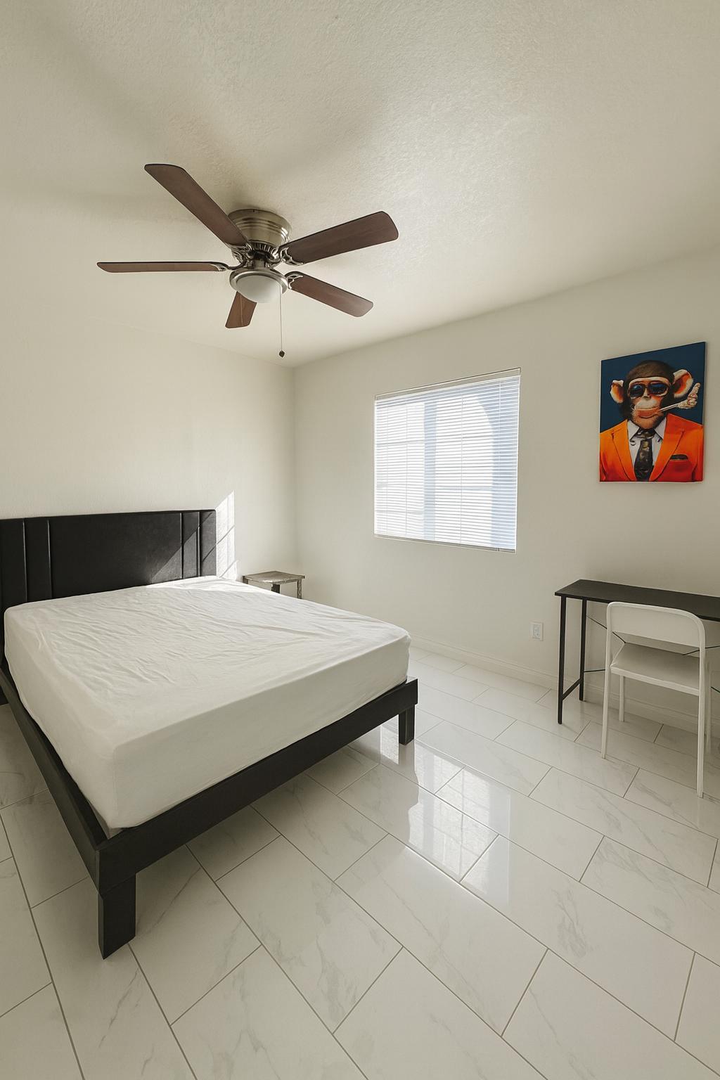 Big room with closet