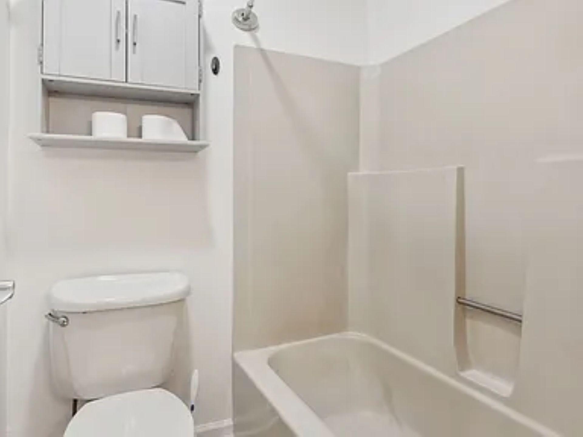 Bedroom 6 private bathroom