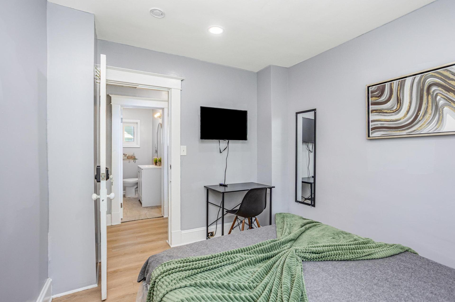 Comfy bedrooms room offering a queen-size bed and a well-appointed work area, ideal for business travelers or remote work