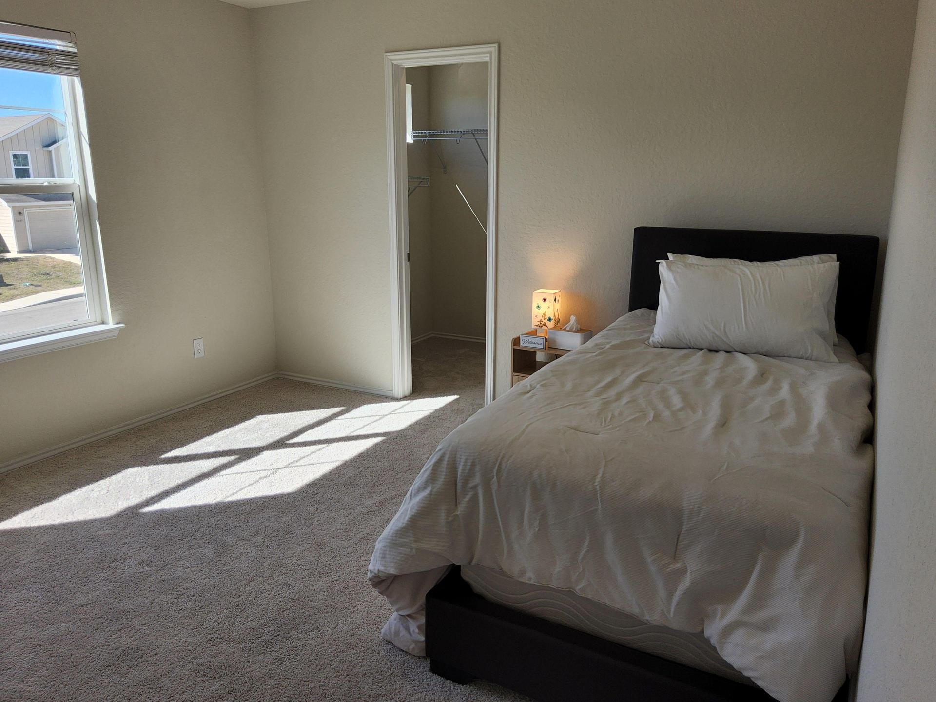 This room has a walk in closet.