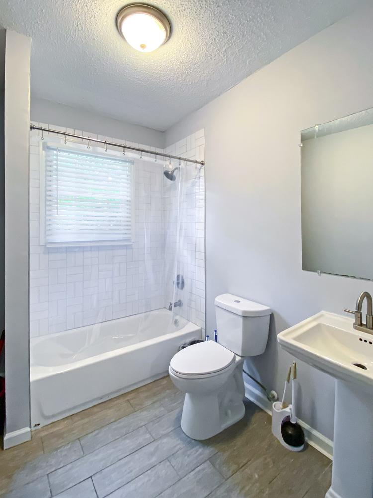 Bathroom(s)