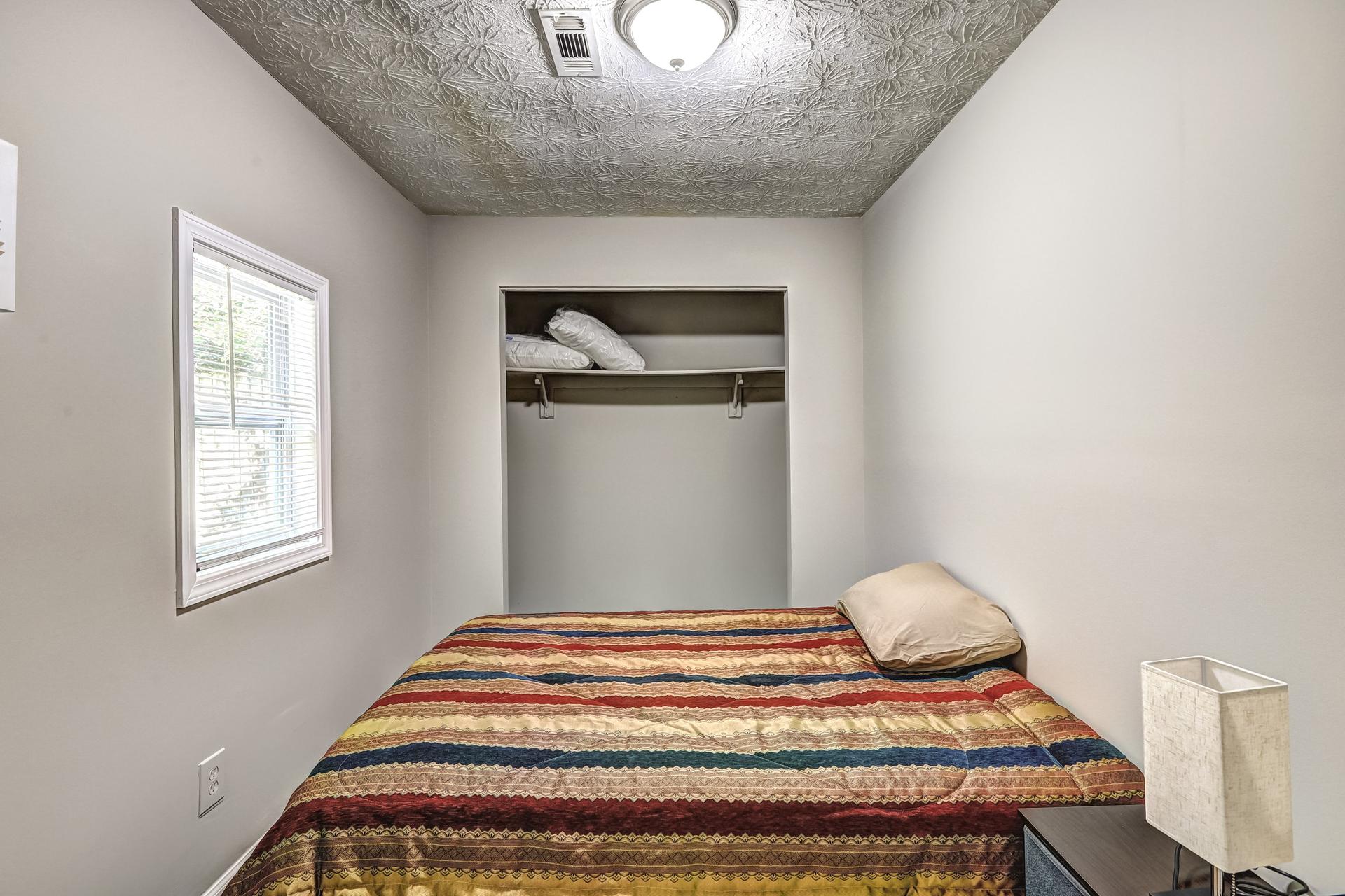 bedroom, detected: bed, window blind