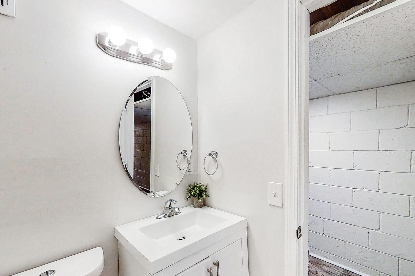 Bathroom(s)