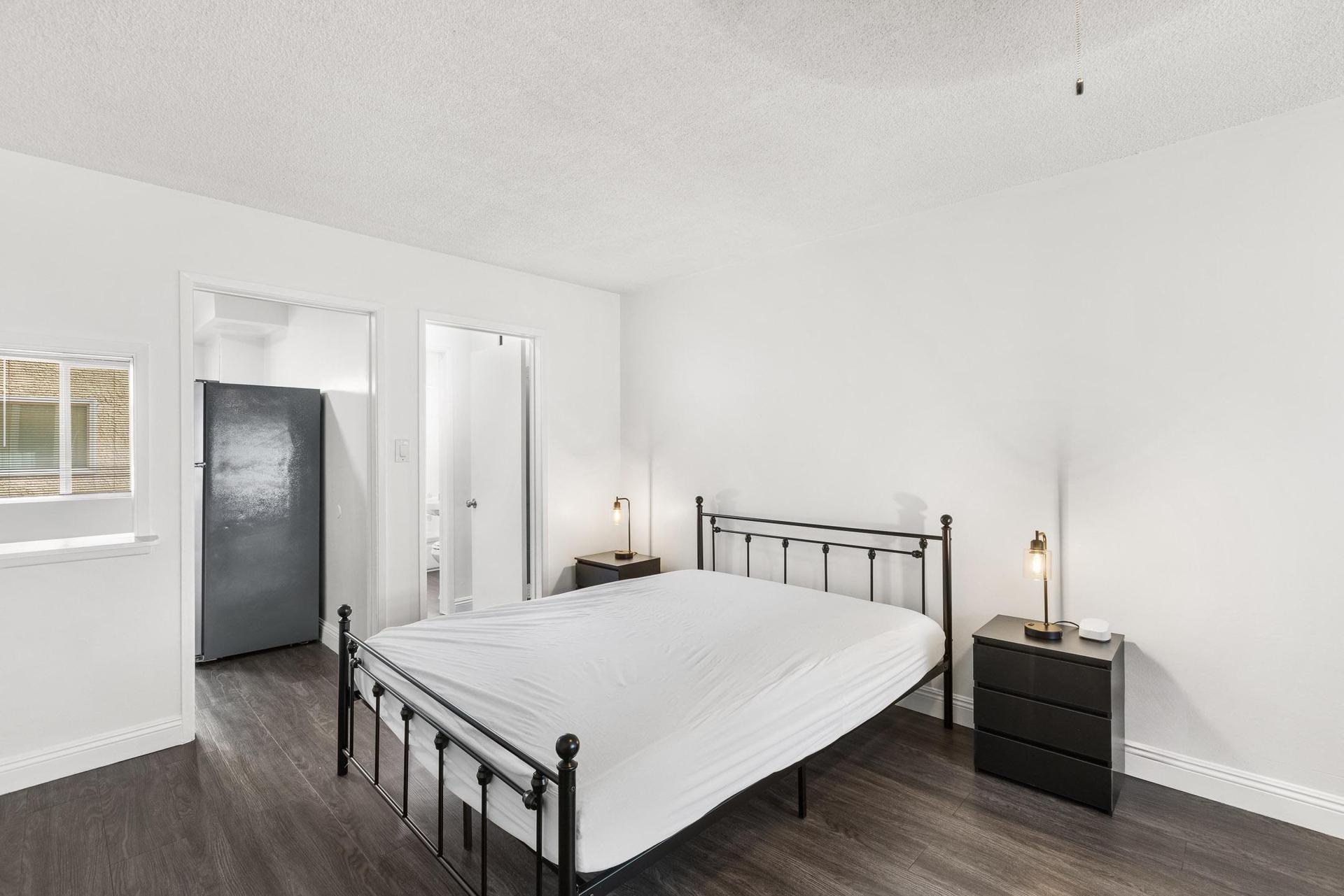 Spacious studio and modern decor