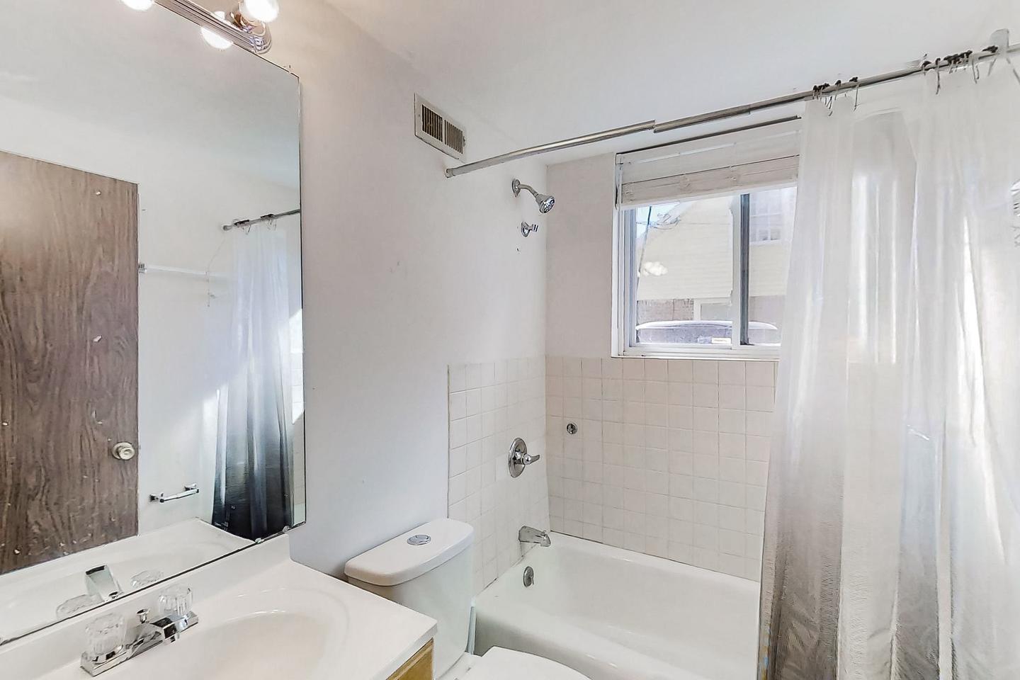 Bathroom(s)
