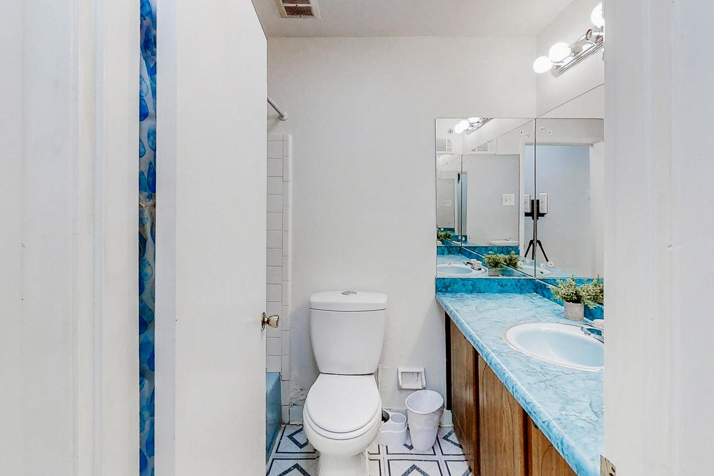 Bathroom(s)