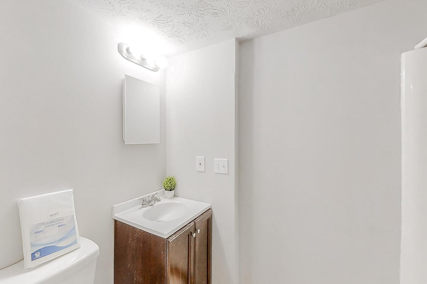 Bathroom(s)