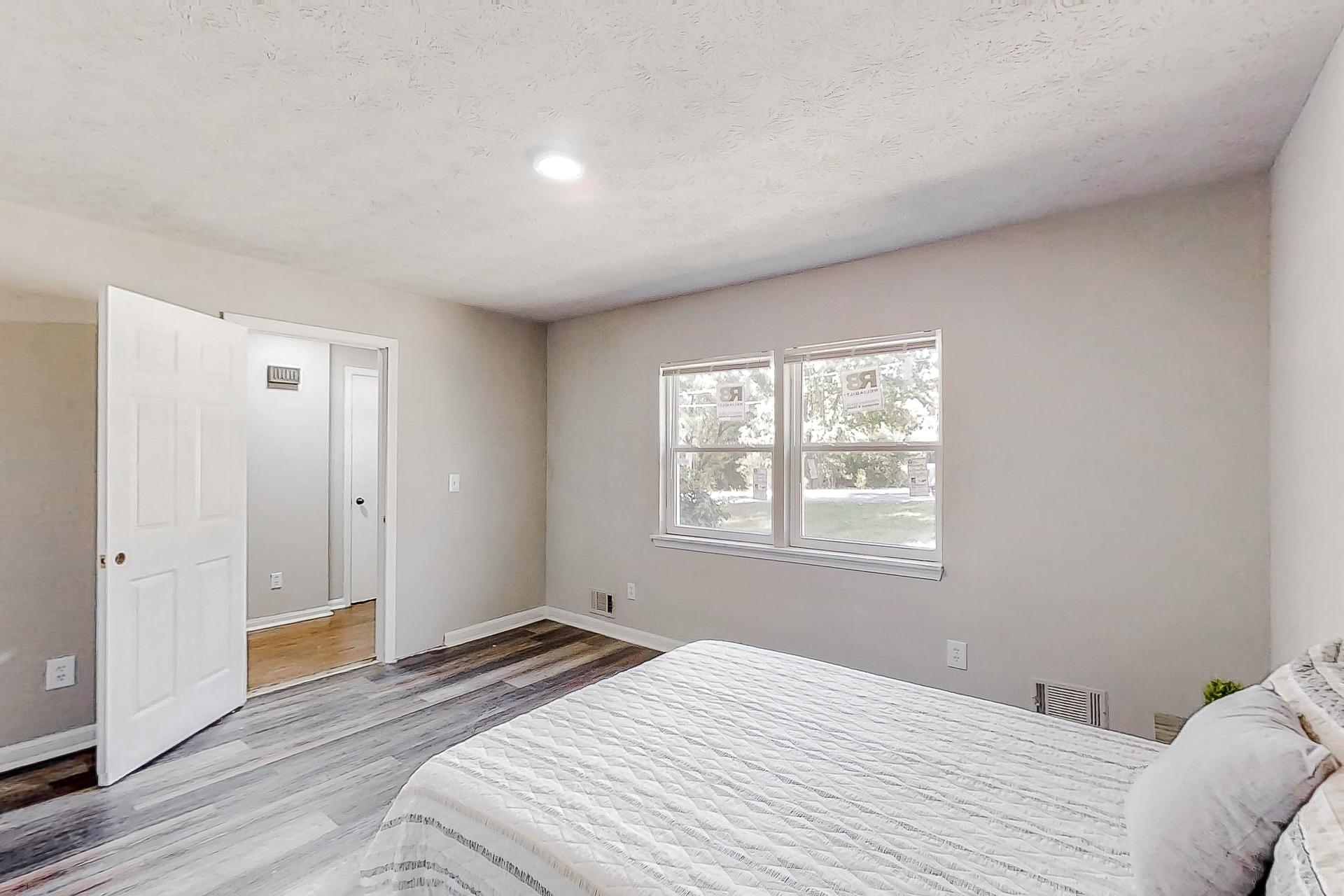 bedroom, detected: bed, window blind