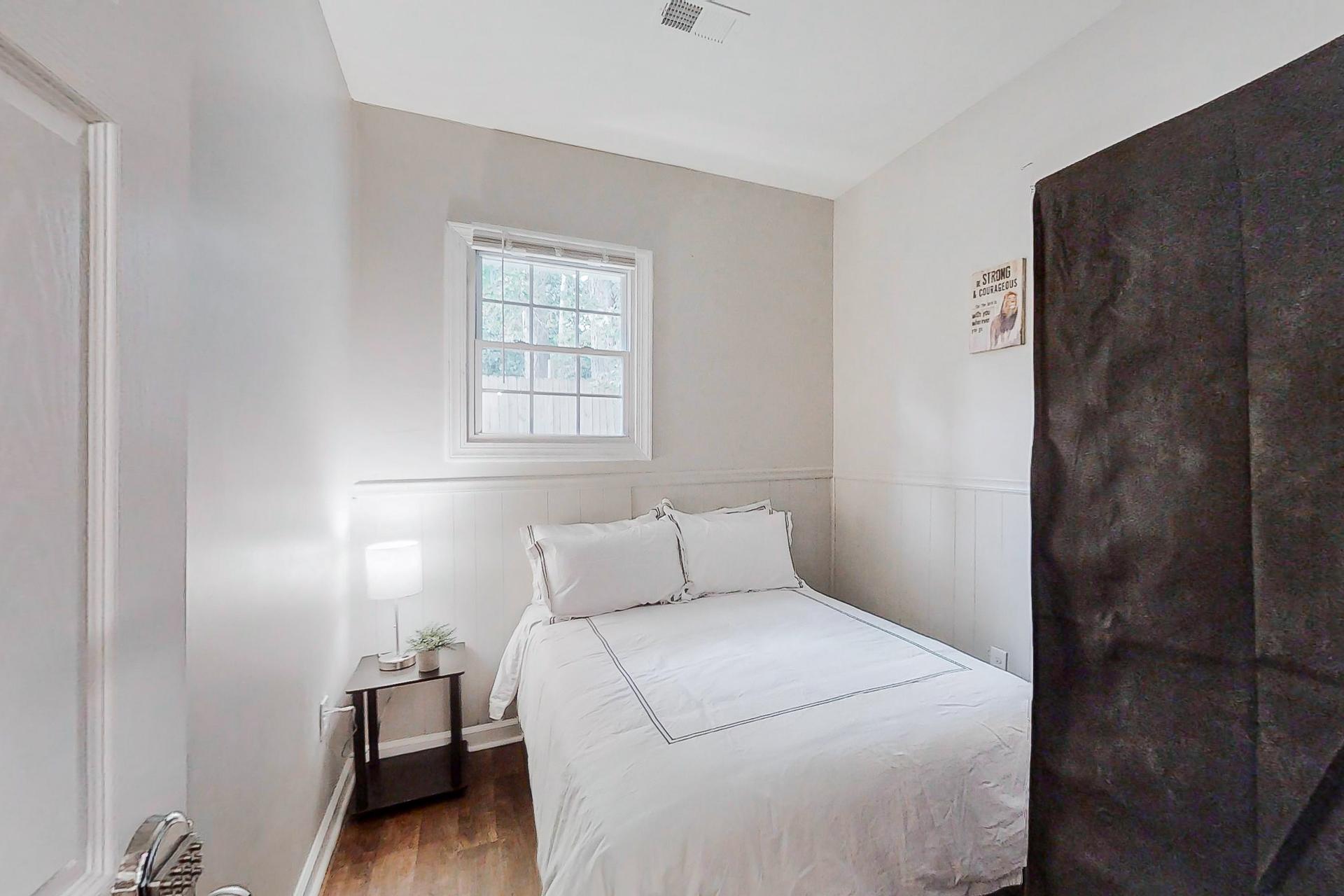 bedroom, detected: bed, window blind