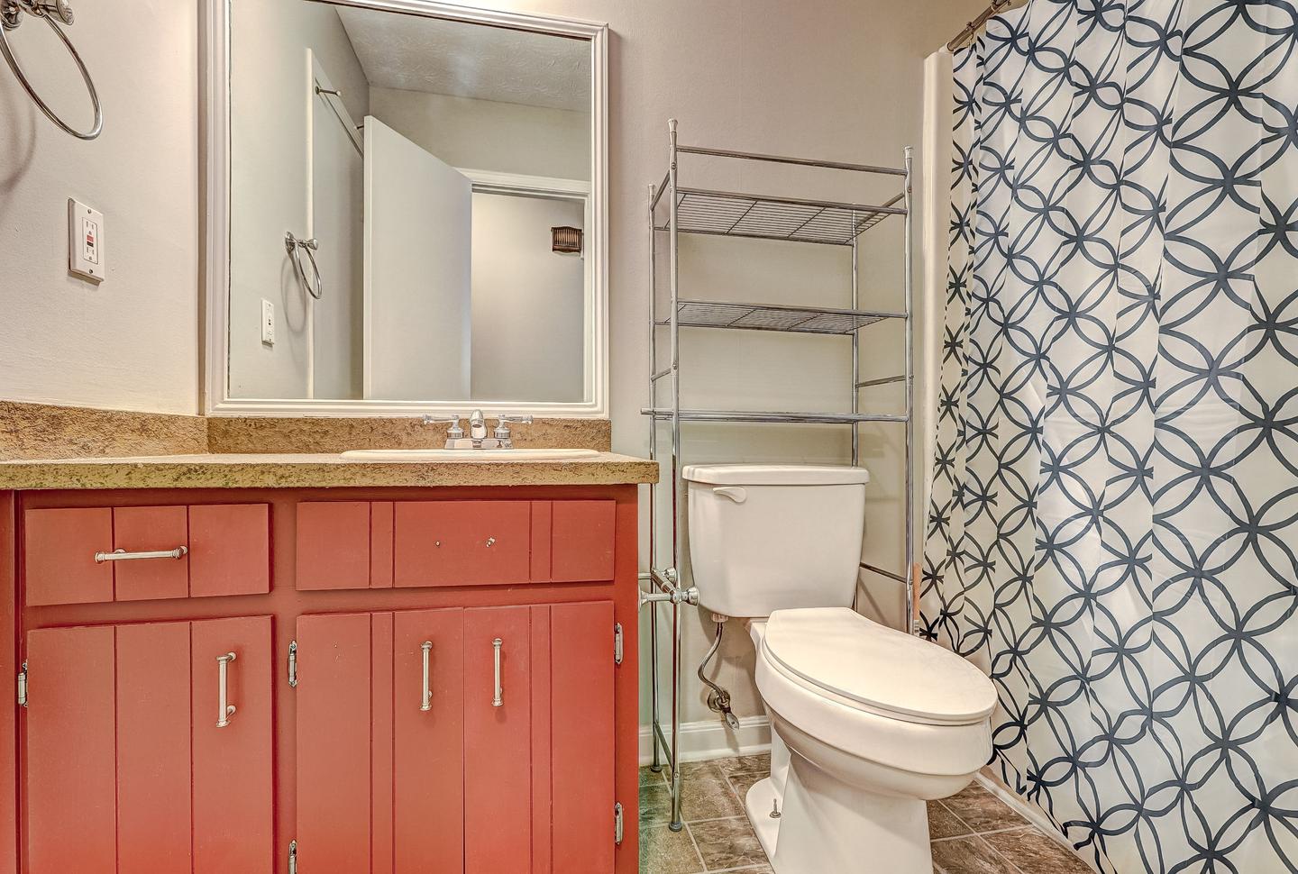 Bathroom(s)