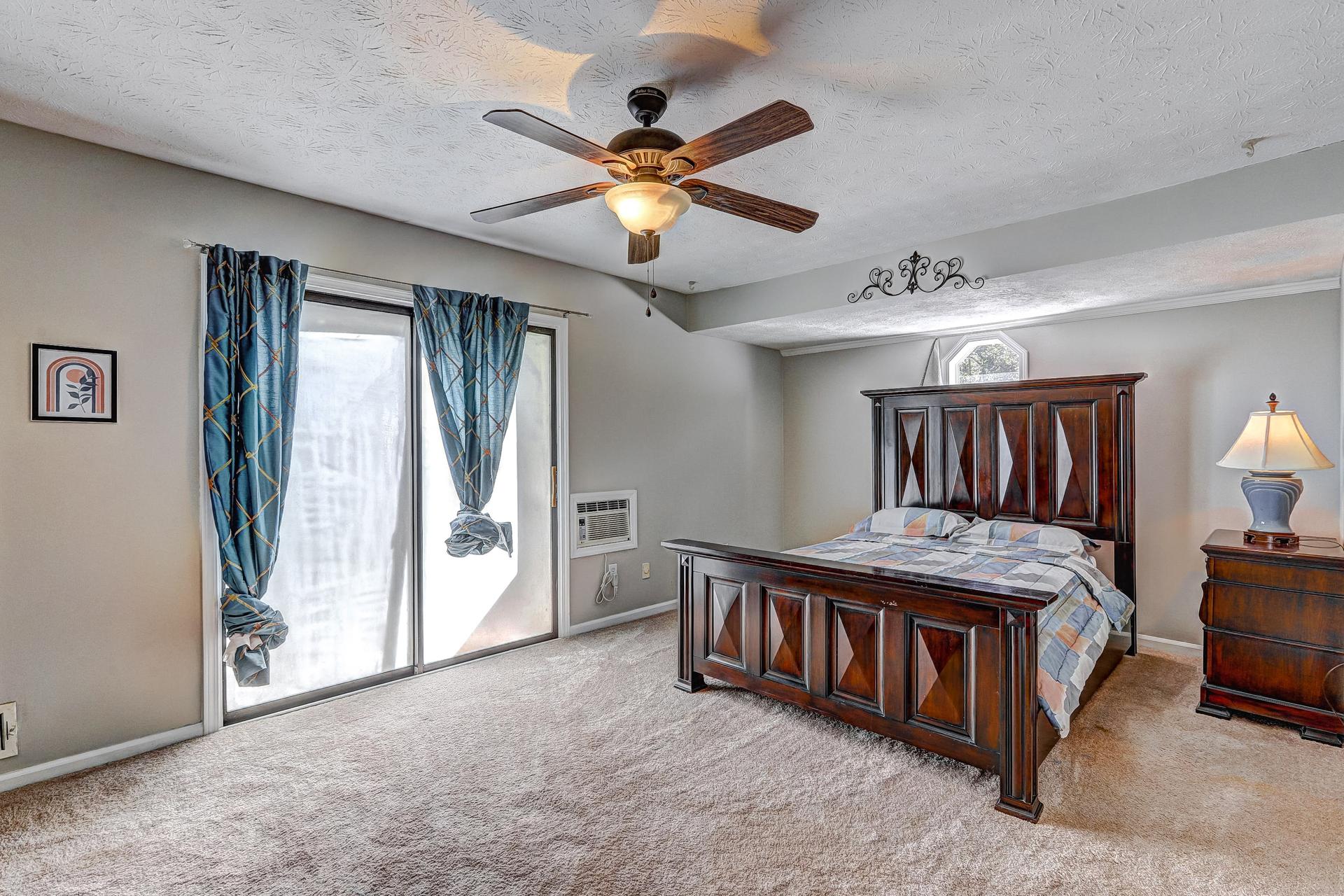 bedroom, detected: ceiling fan, window blind, bed