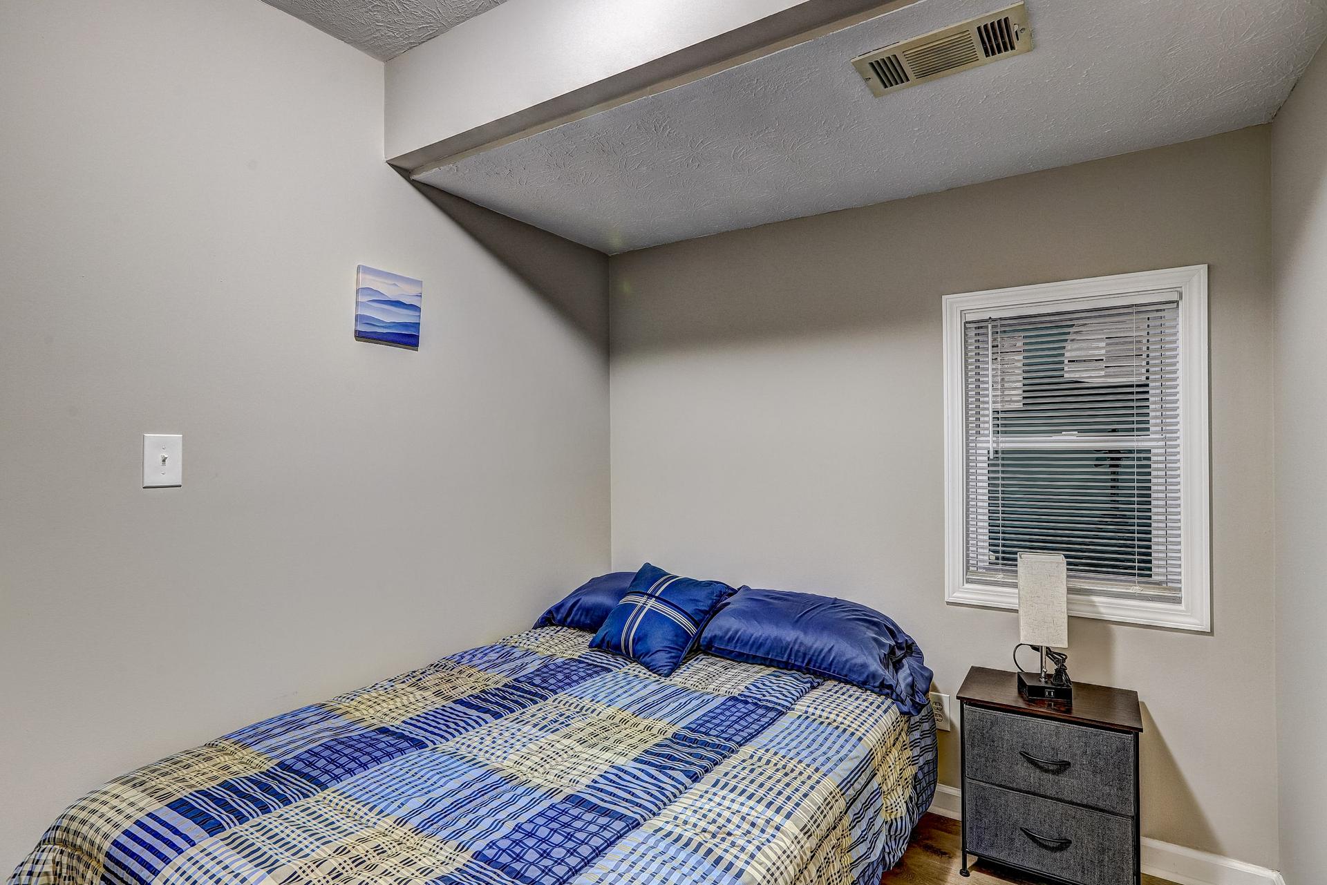 bedroom, detected: bed, window blind