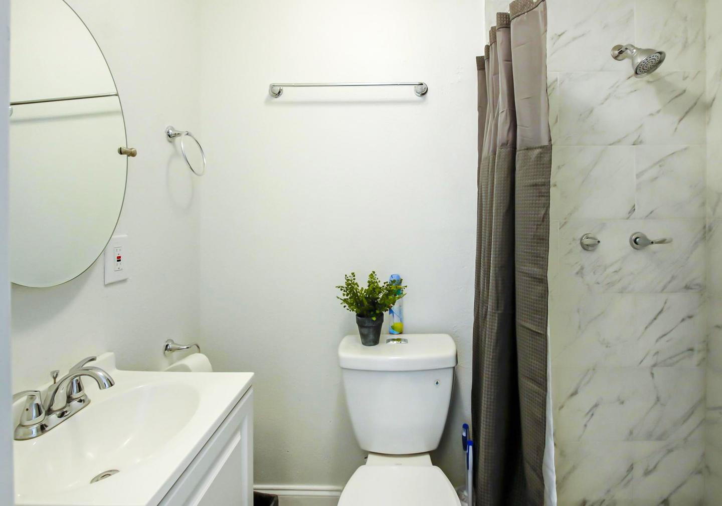Bathroom(s)