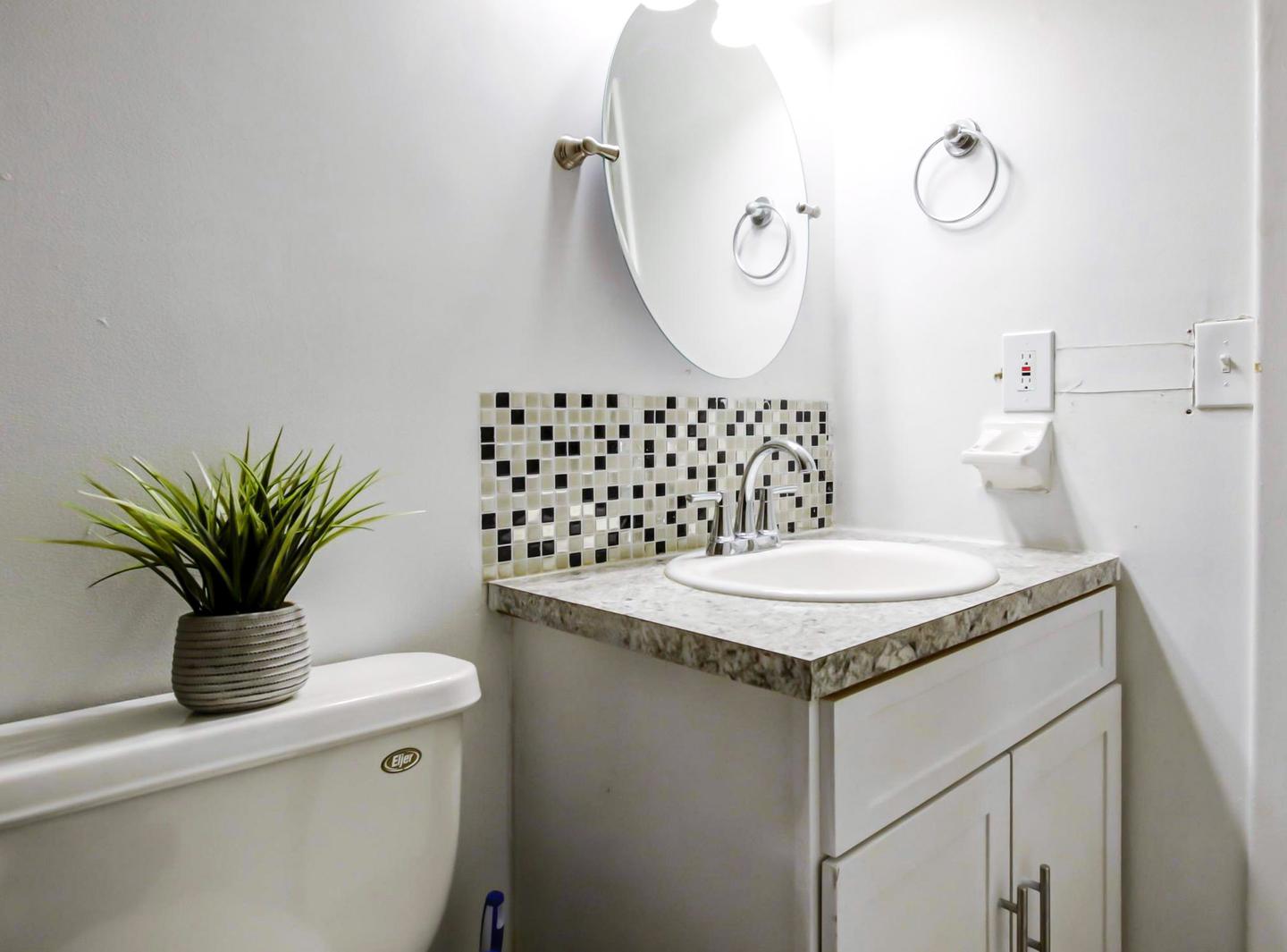 Bathroom(s)