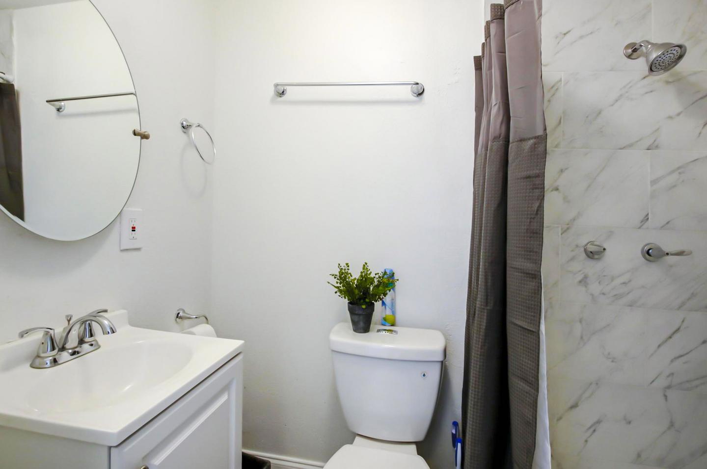 Bathroom(s)