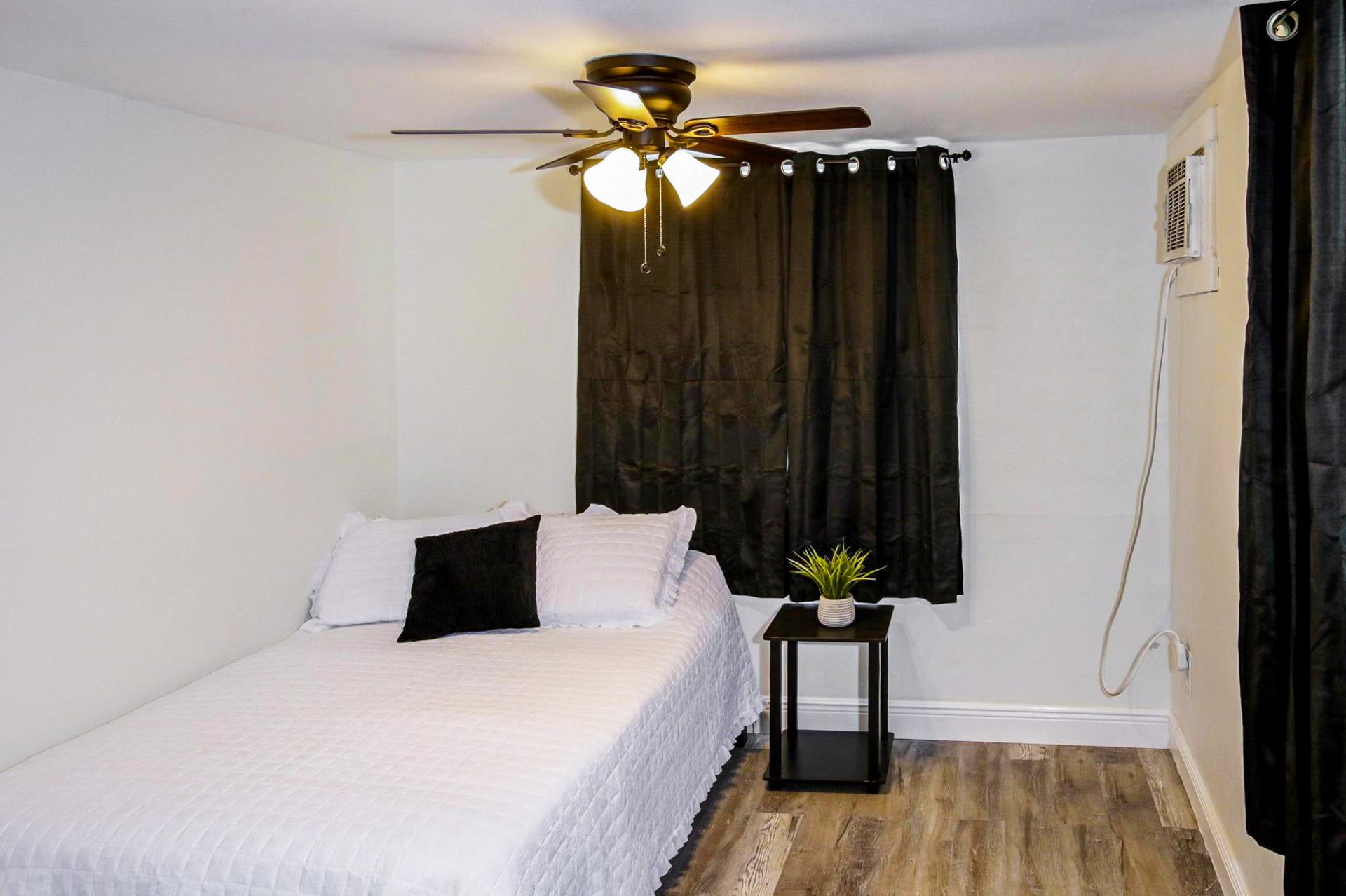 bedroom, detected: ceiling fan, bed