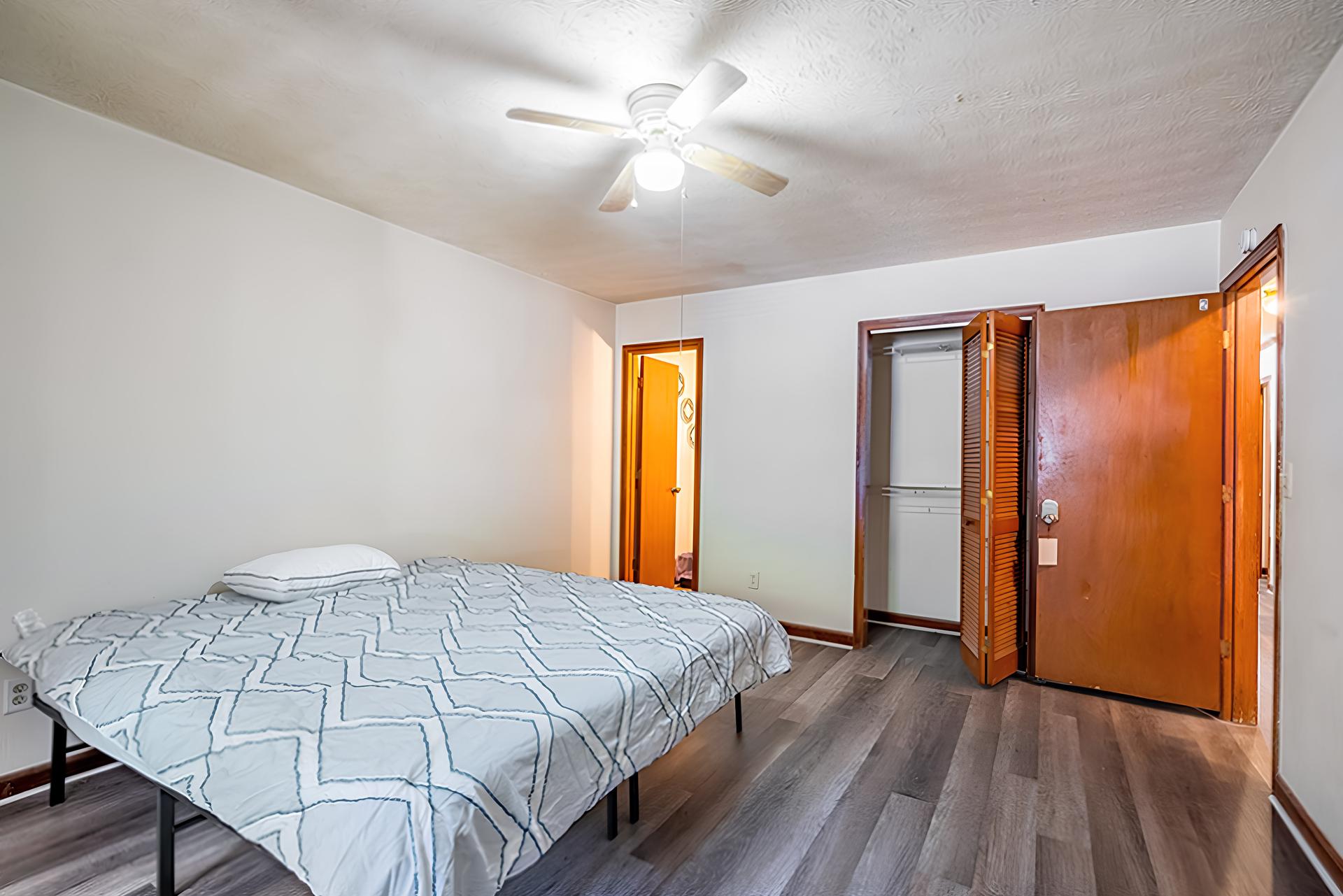bedroom, detected: ceiling fan, bed, window blind