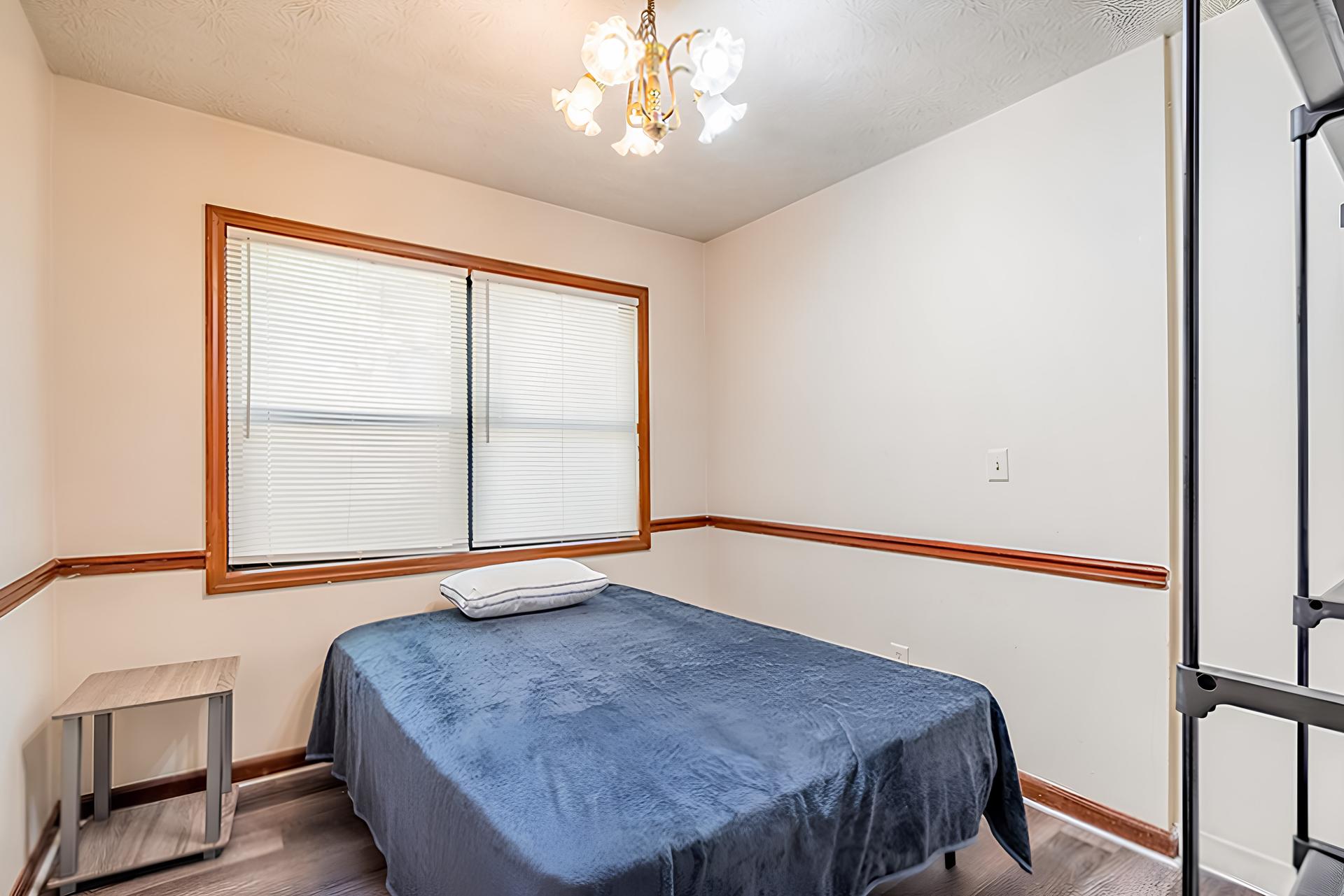 bedroom, detected: bed, window blind