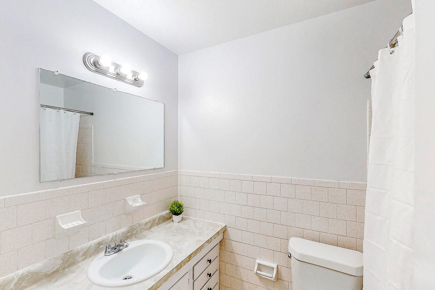 Bathroom(s)