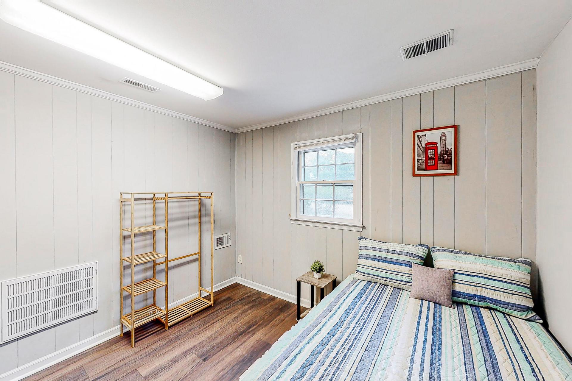 bedroom, detected: bed, window blind