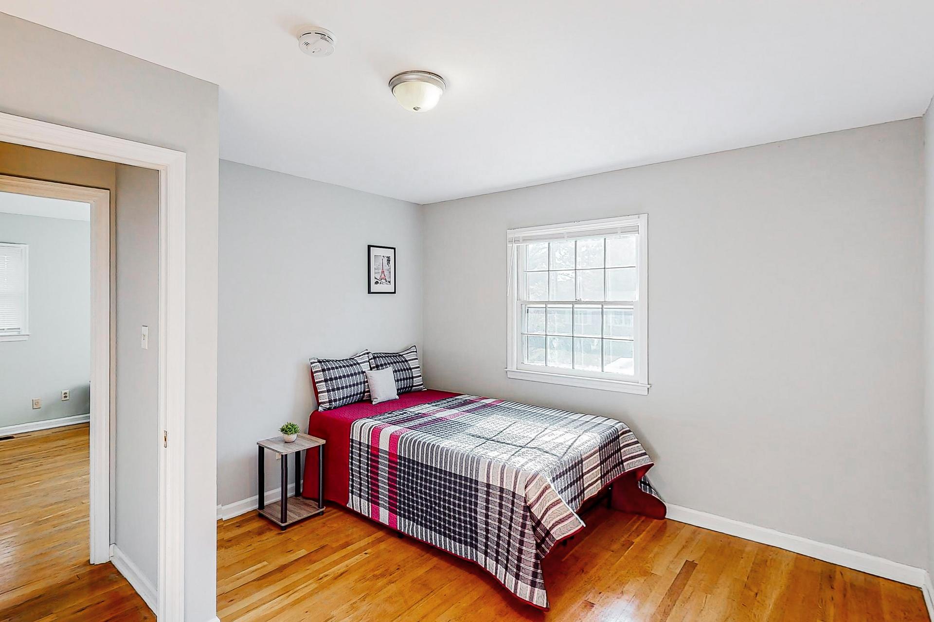 bedroom, detected: bed, window blind