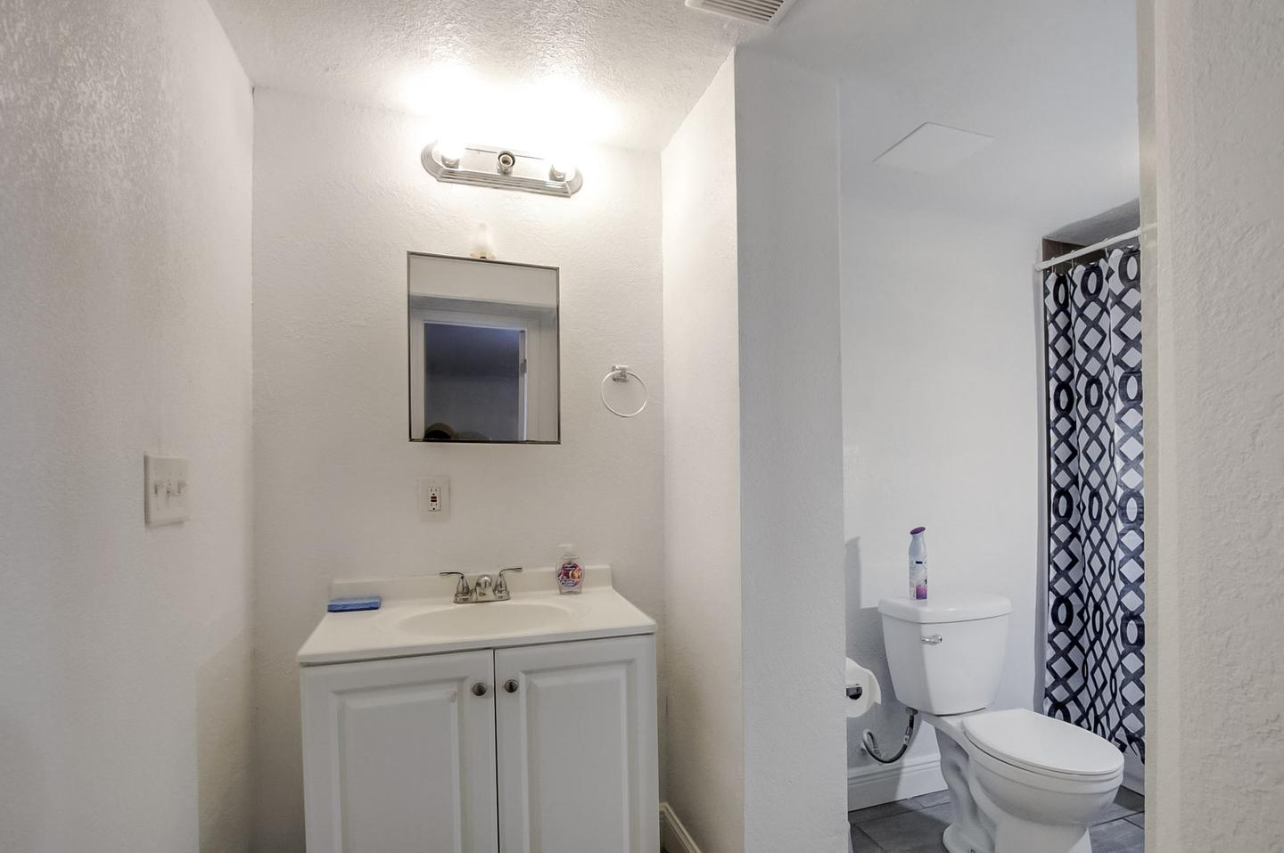 Bathroom(s)