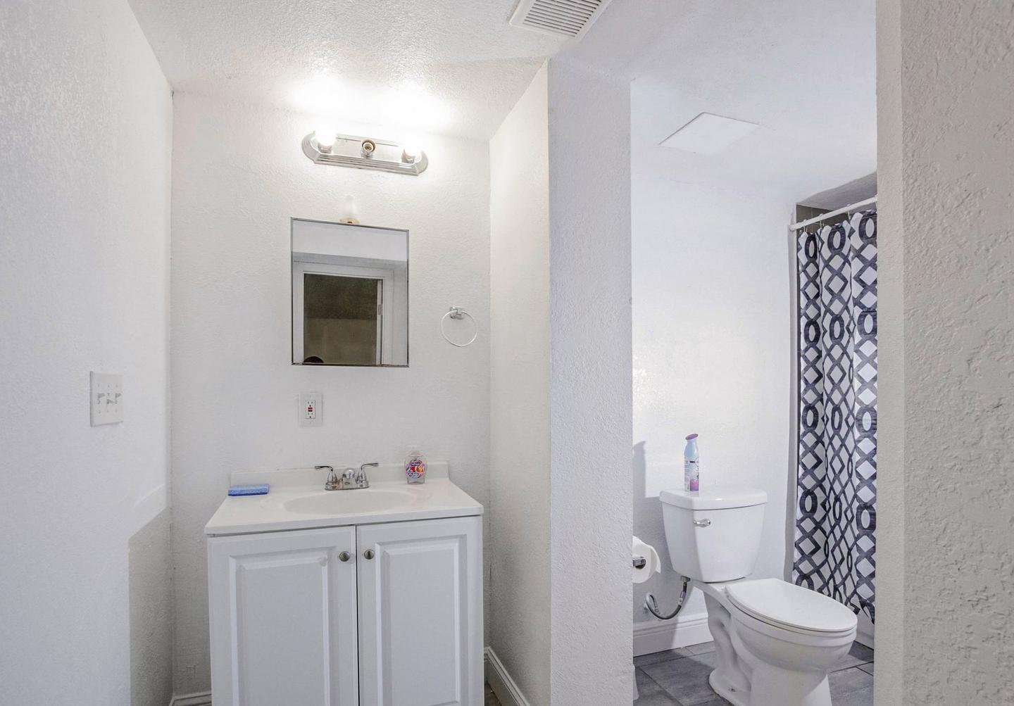 Bathroom(s)