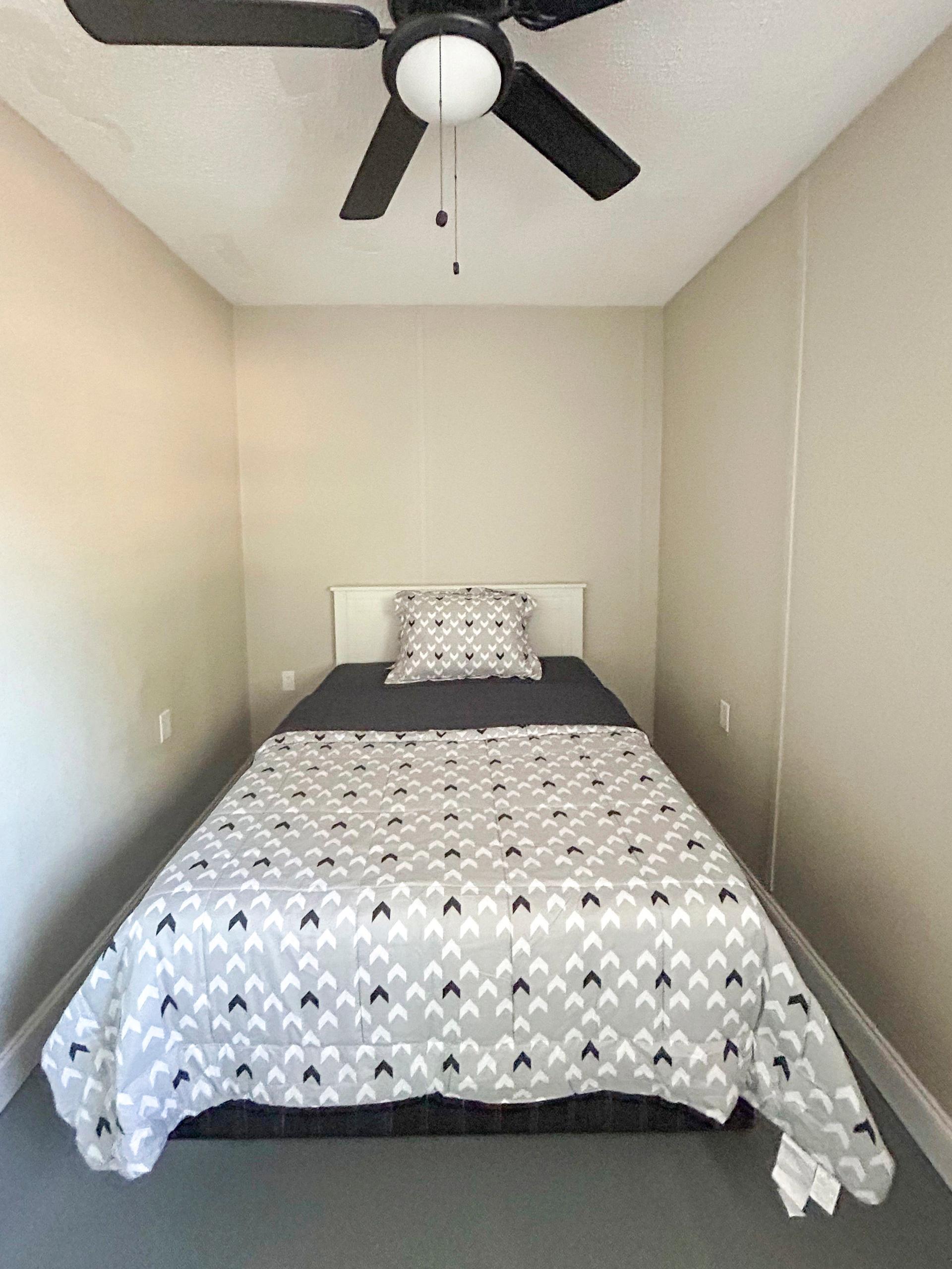 bedroom, detected:ceiling fan, bed, window blind