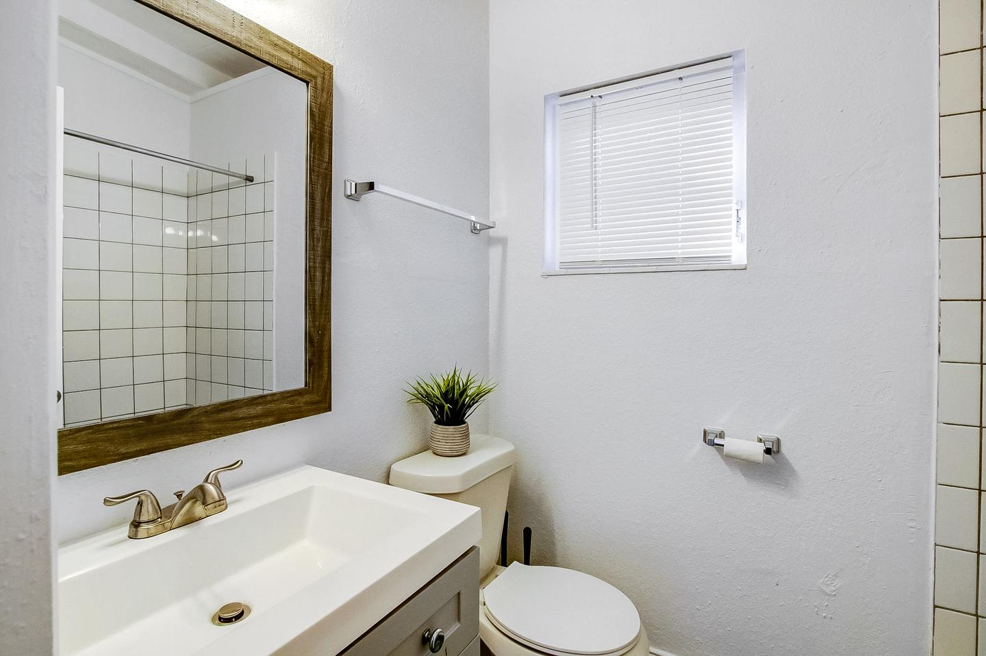 Bathroom(s)