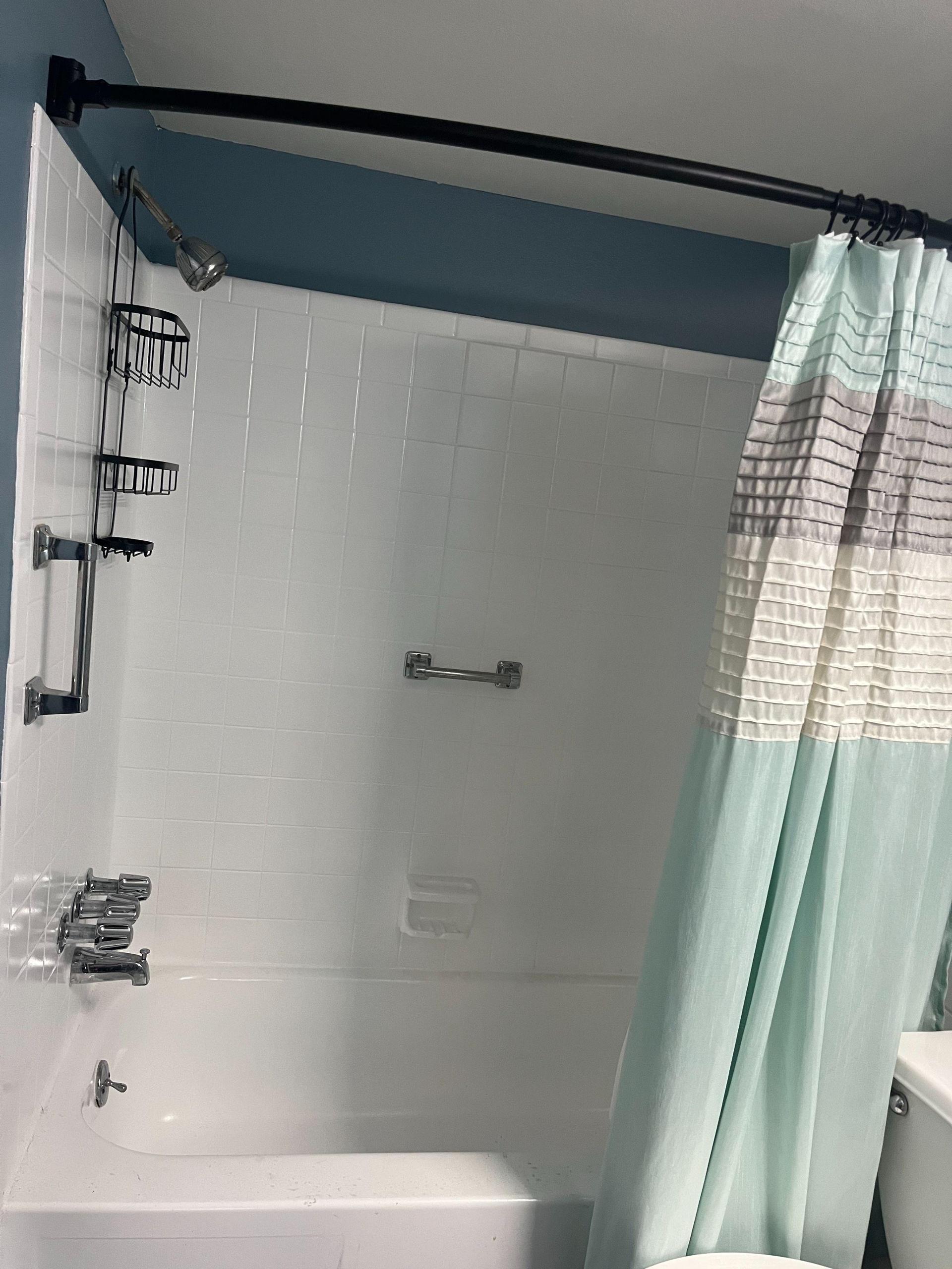 Clean shower/bathtub