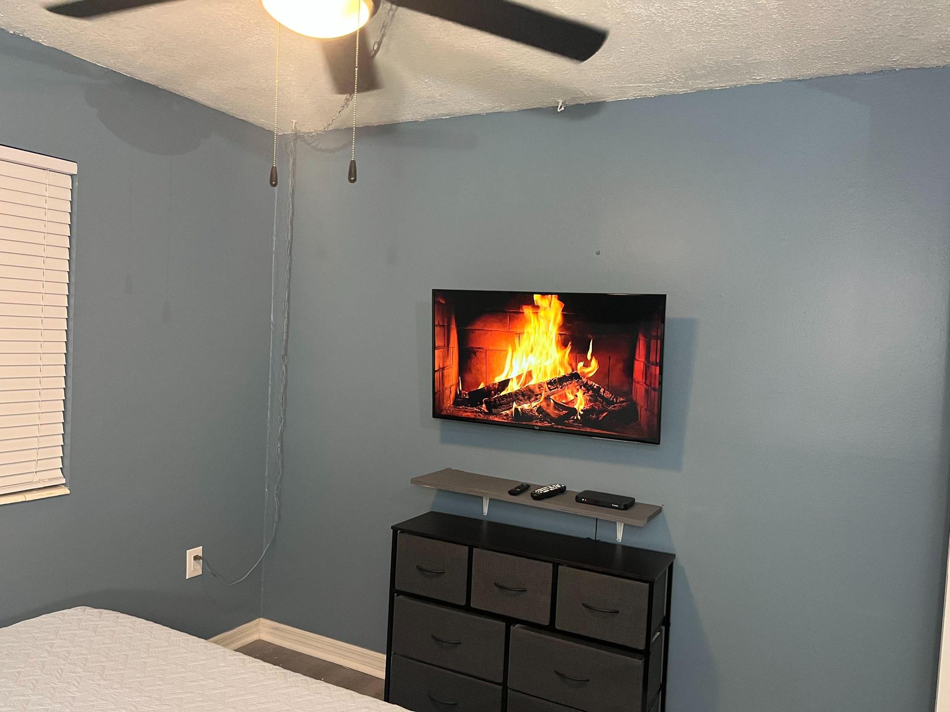 SMART TV, ceiling fan, and 7 drawer drsser