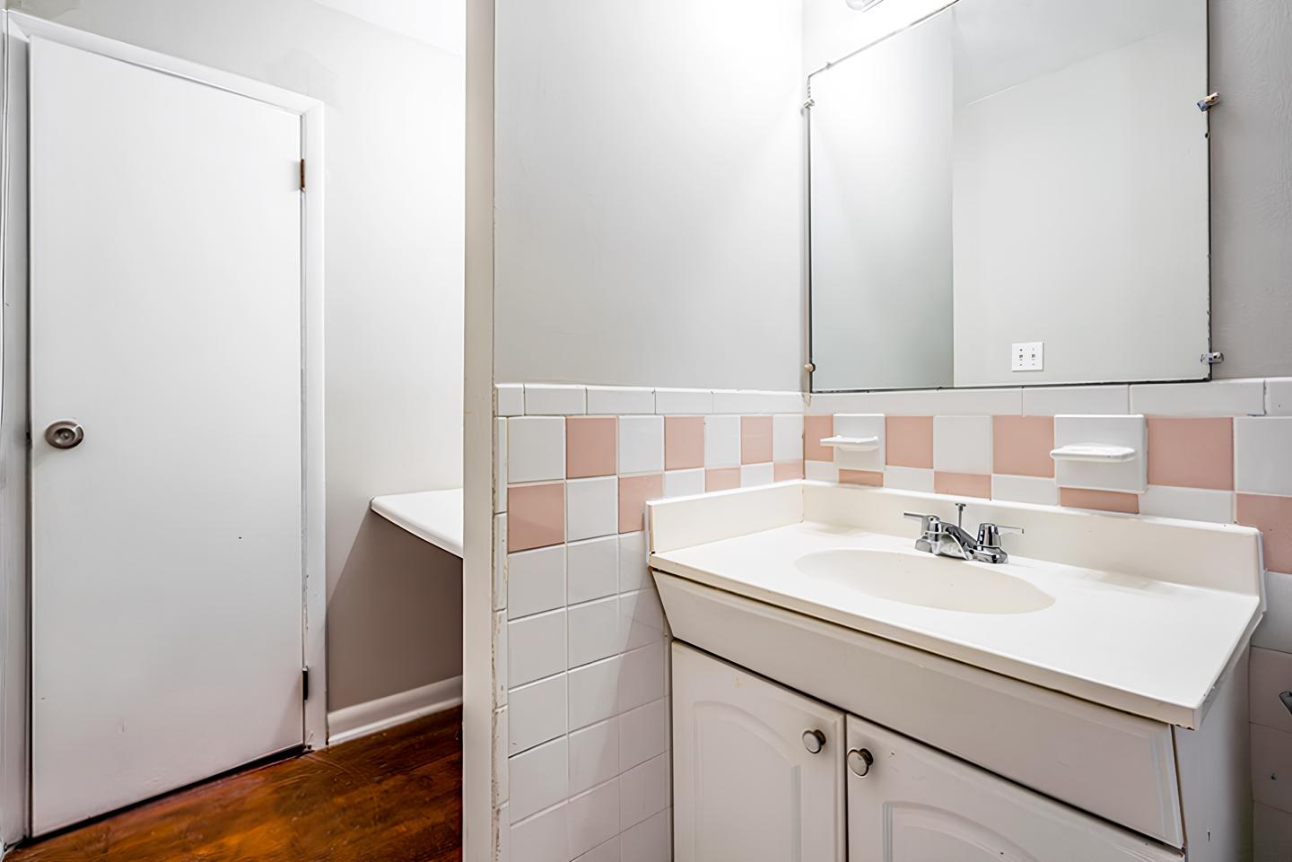 Bathroom(s)