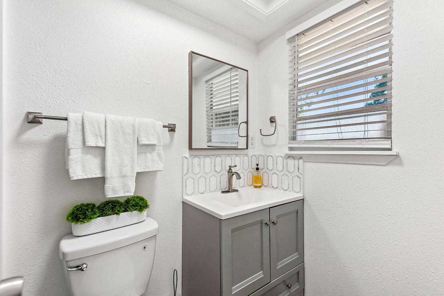Bathroom(s)