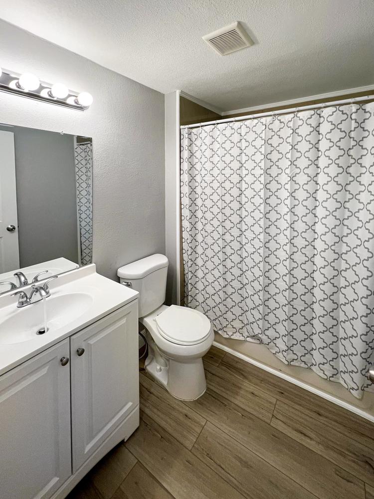 Bathroom(s)