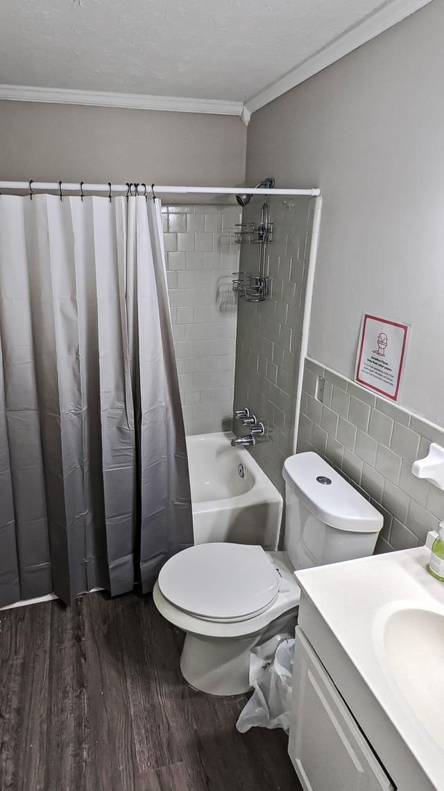 Bathroom(s)