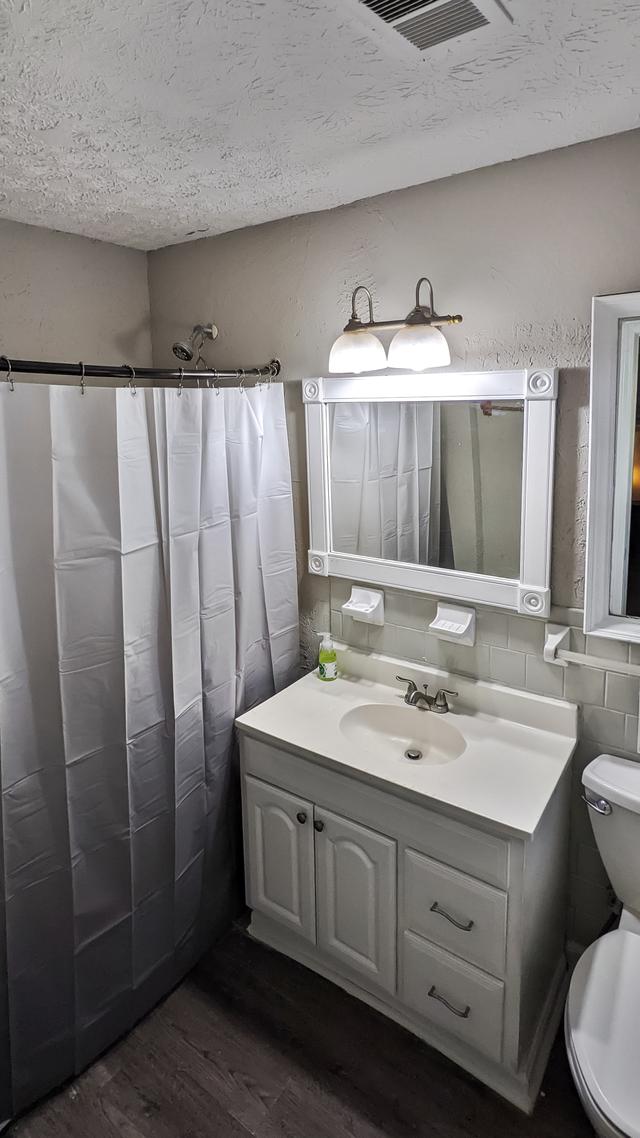 Bathroom(s)