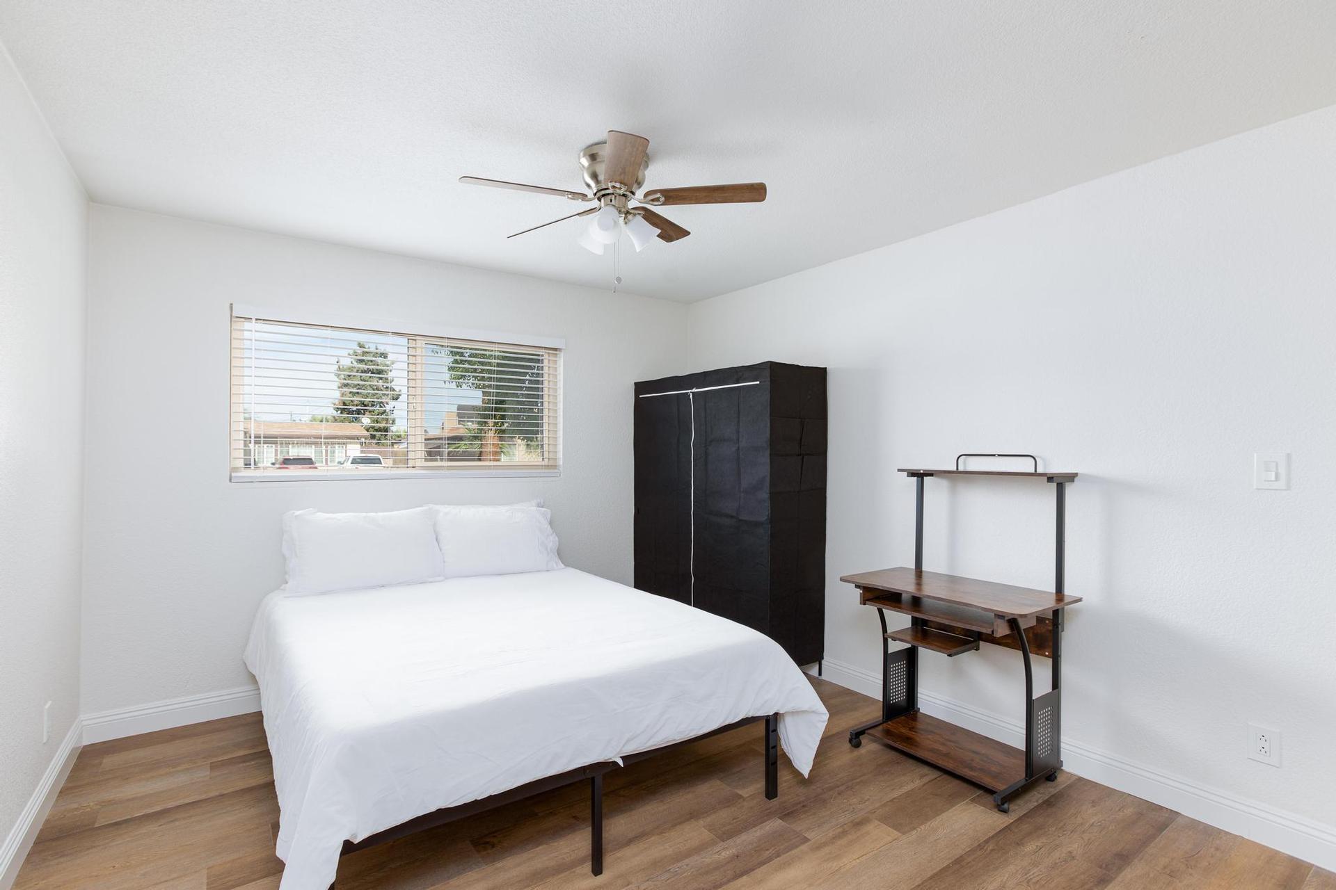 Workstation, Queen size bed and window to the front yr