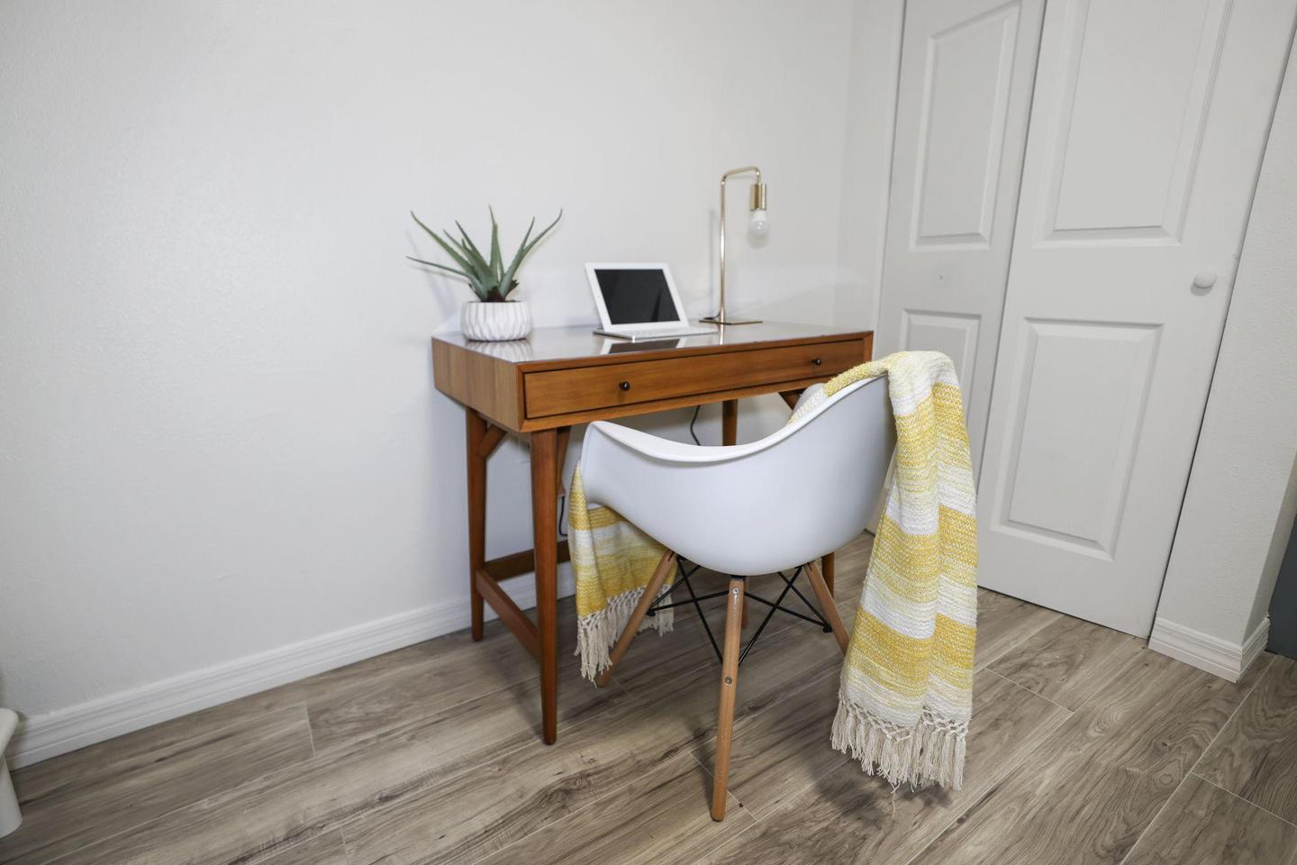 Bright Spot | Room #6