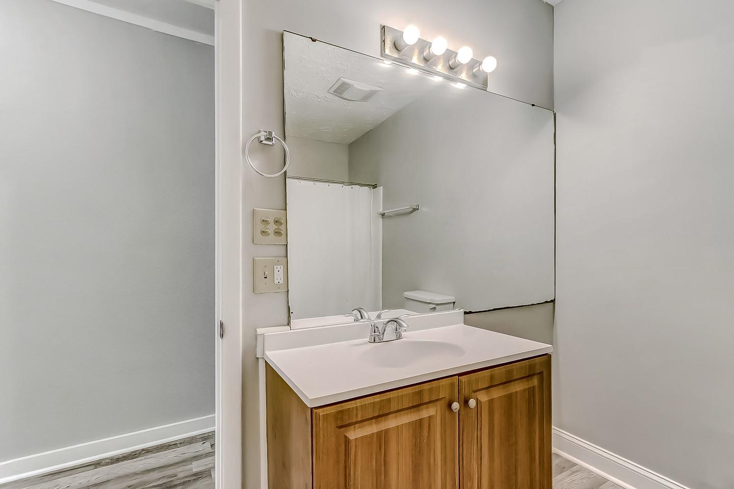 Bathroom(s)