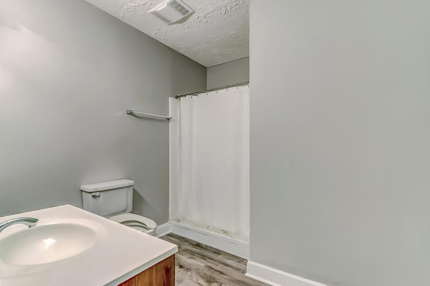 Bathroom(s)