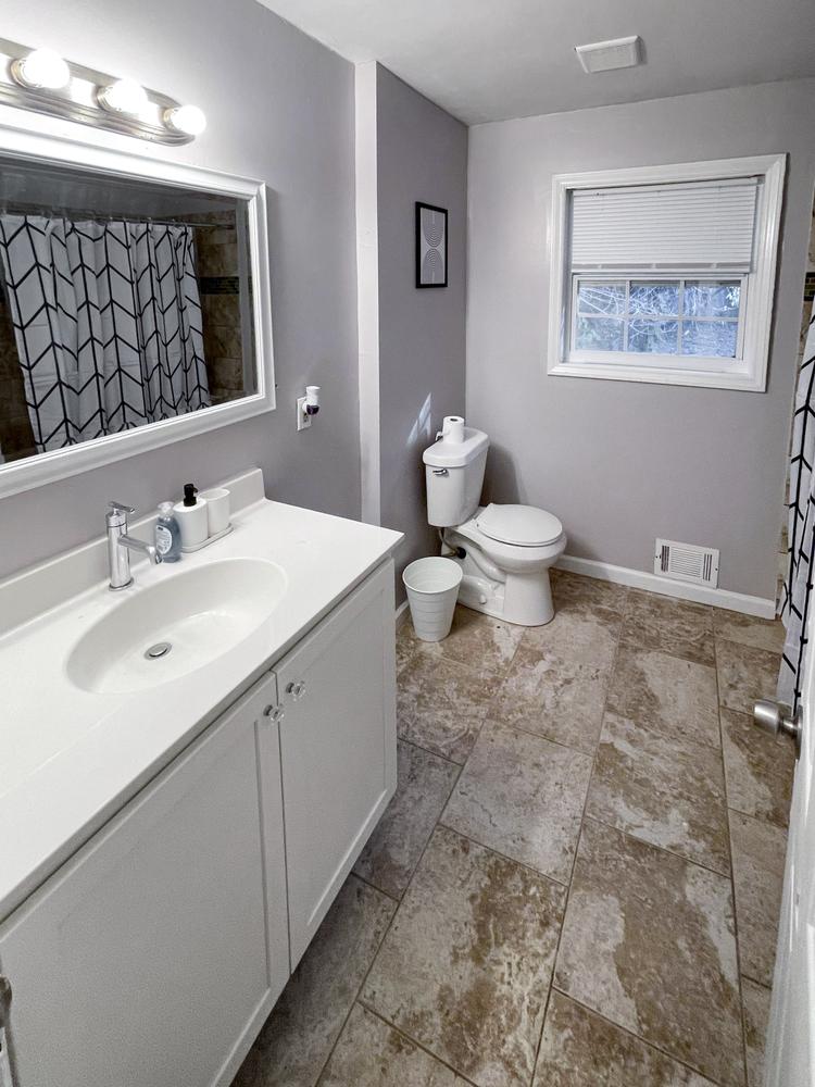 Bathroom(s)