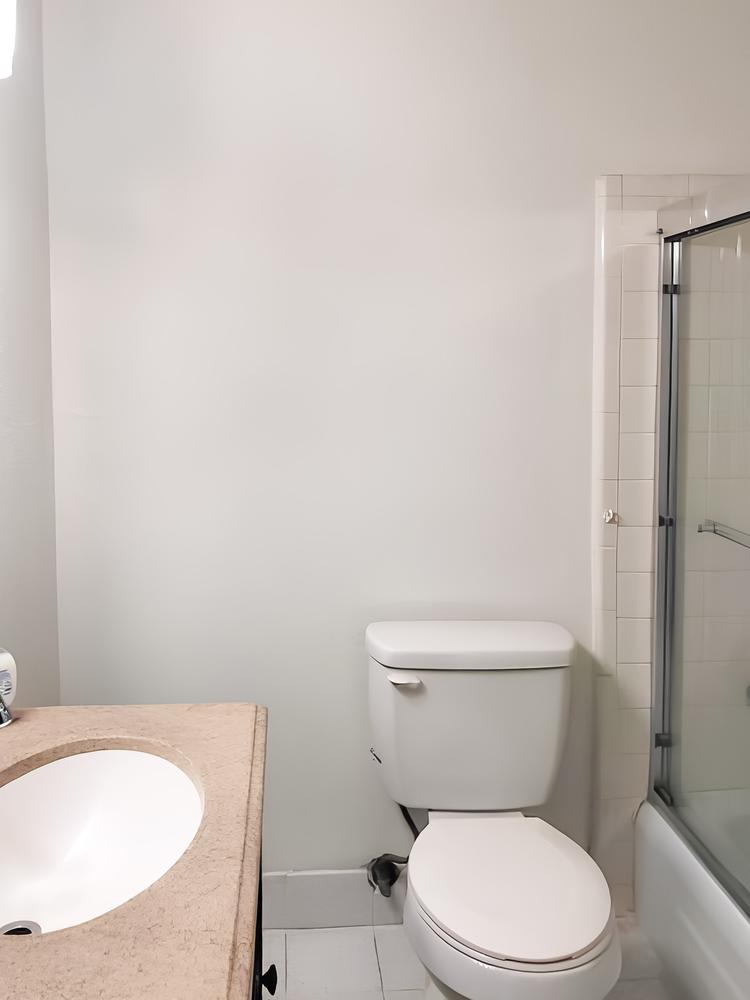 Bathroom(s)