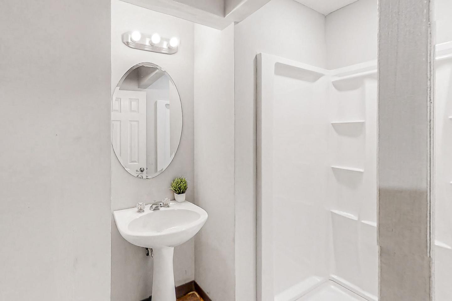 Bathroom(s)