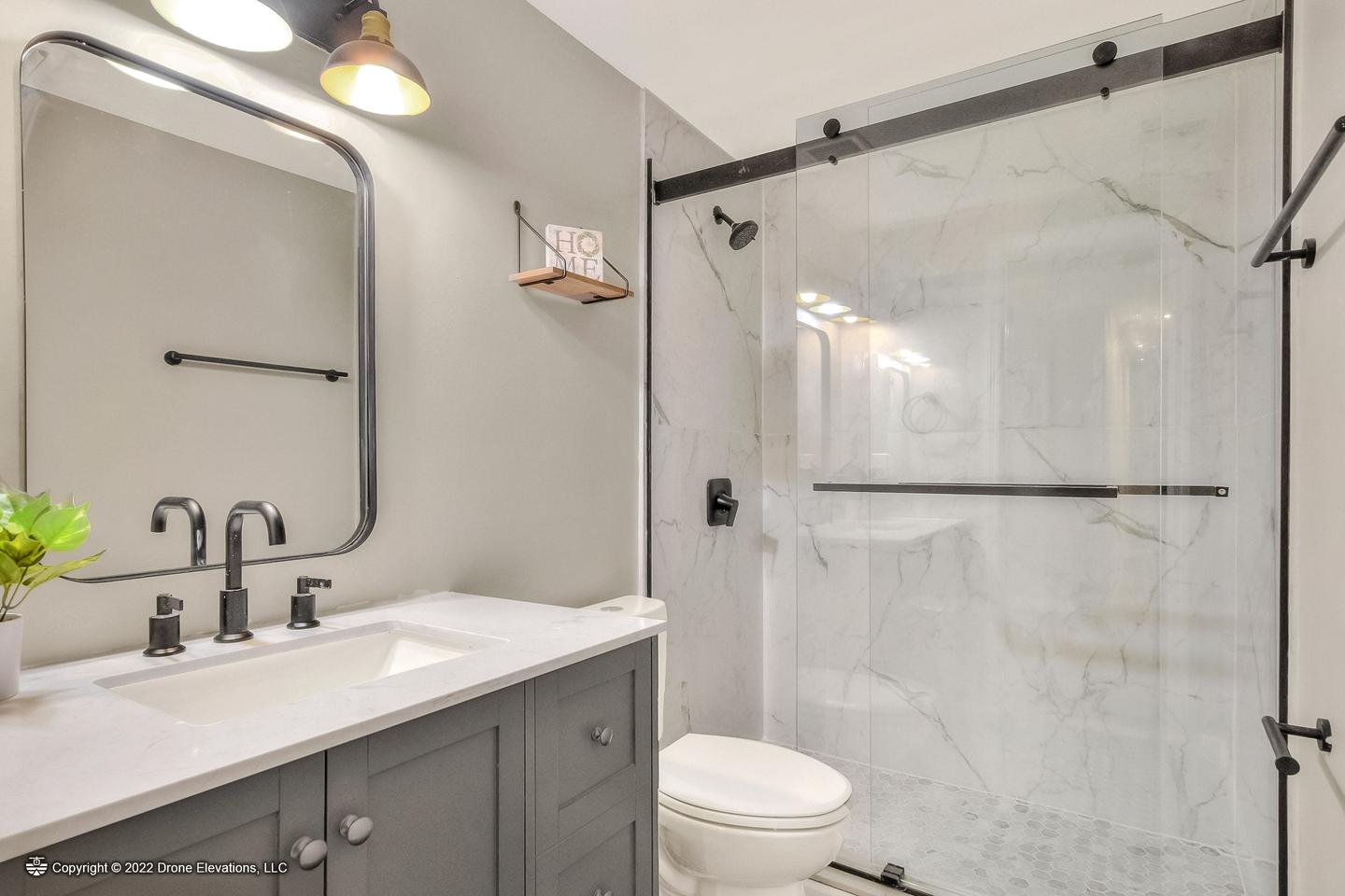 Bathroom(s)