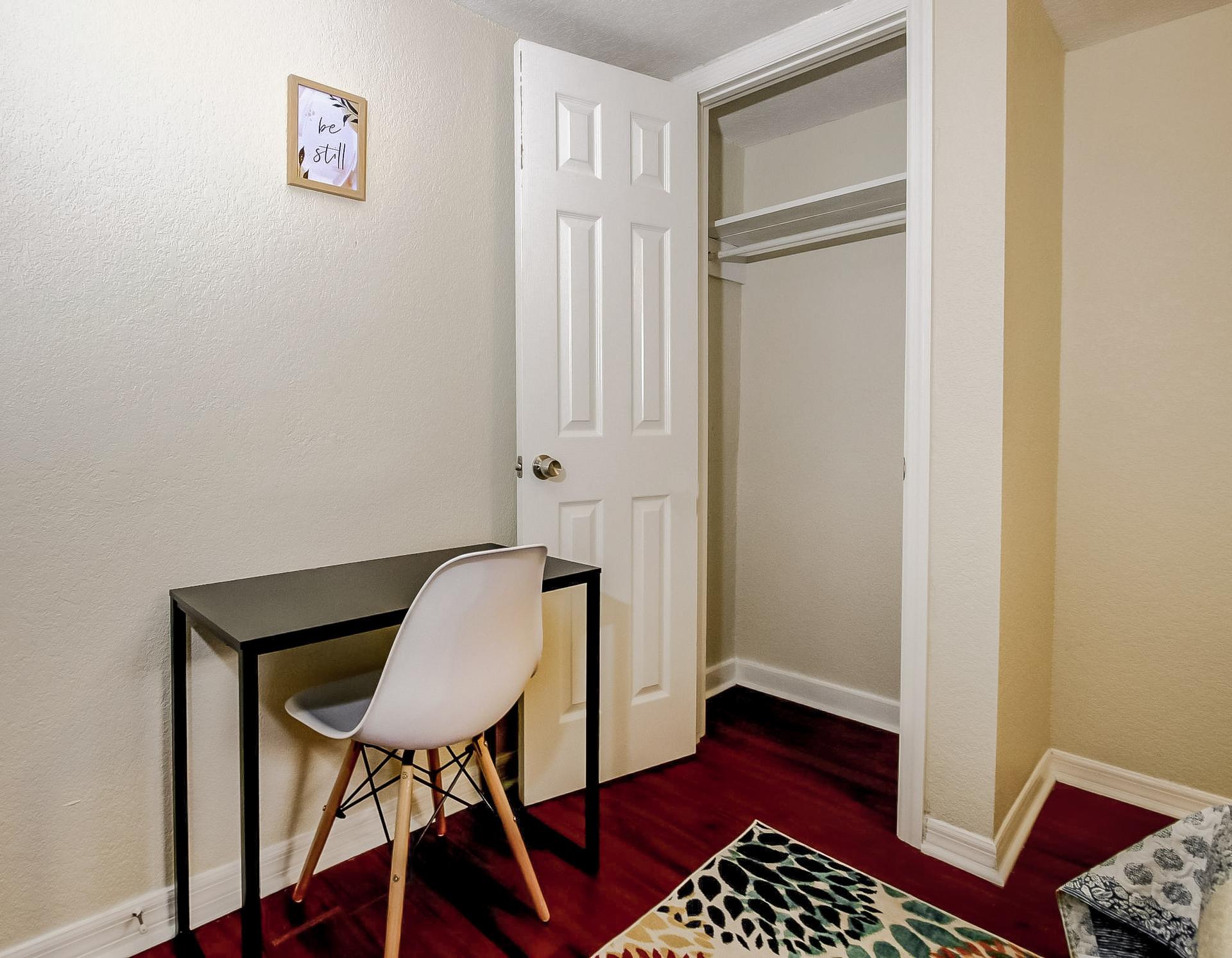 living_room, detected: carpet