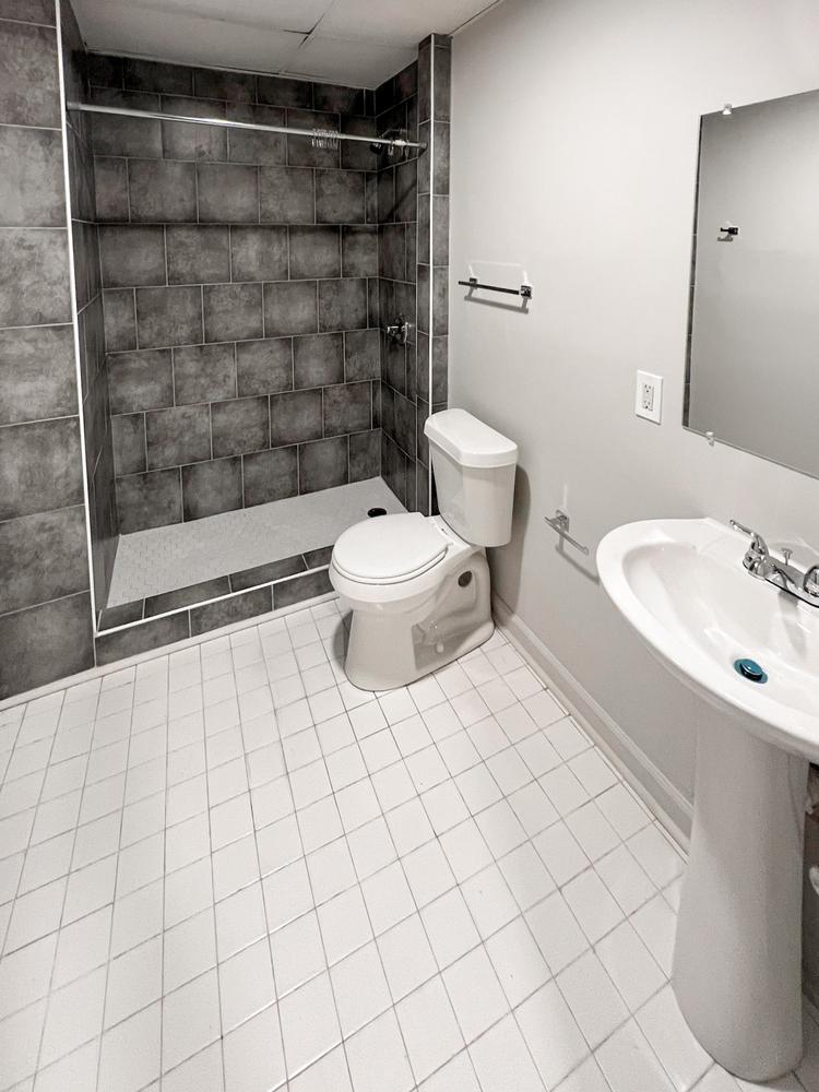 Bathroom(s)