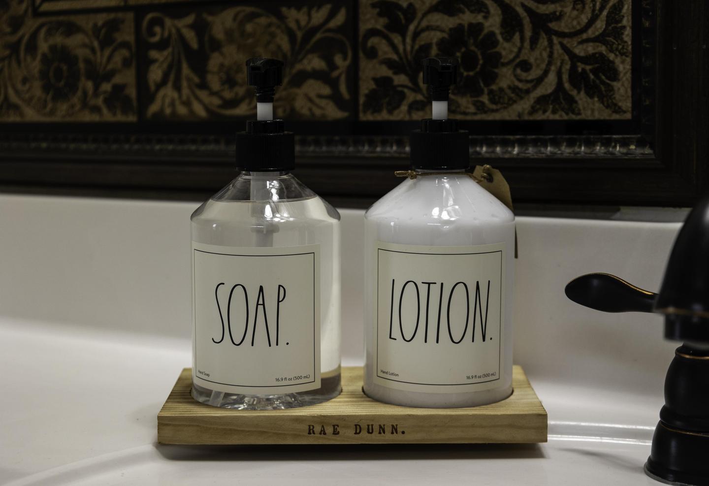 Bathroom(s)