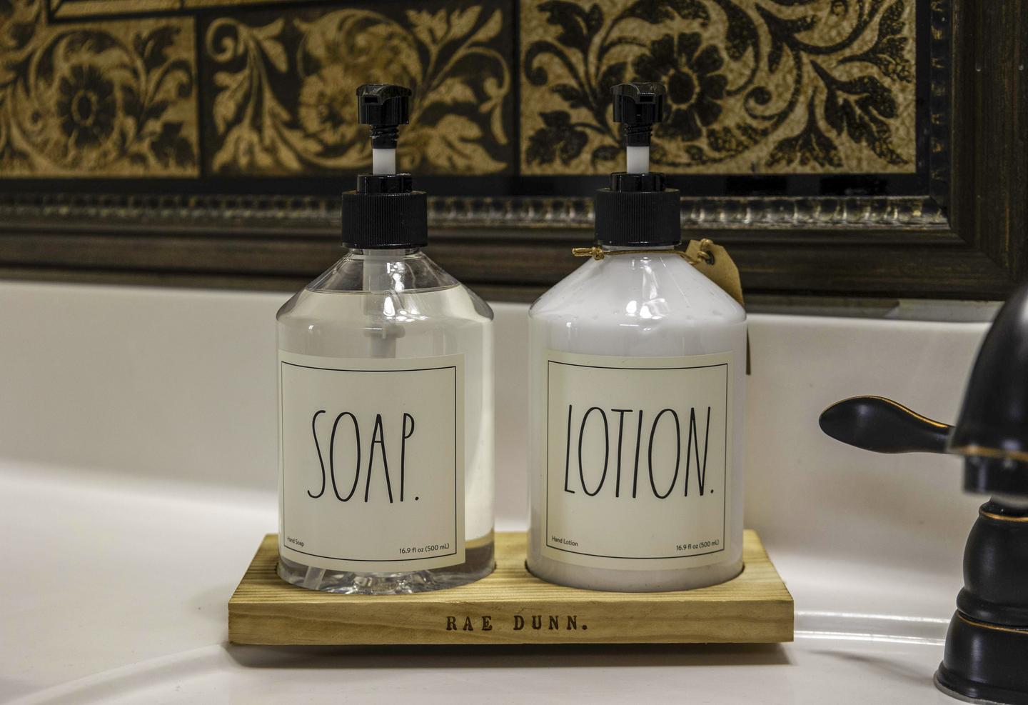 Bathroom(s)